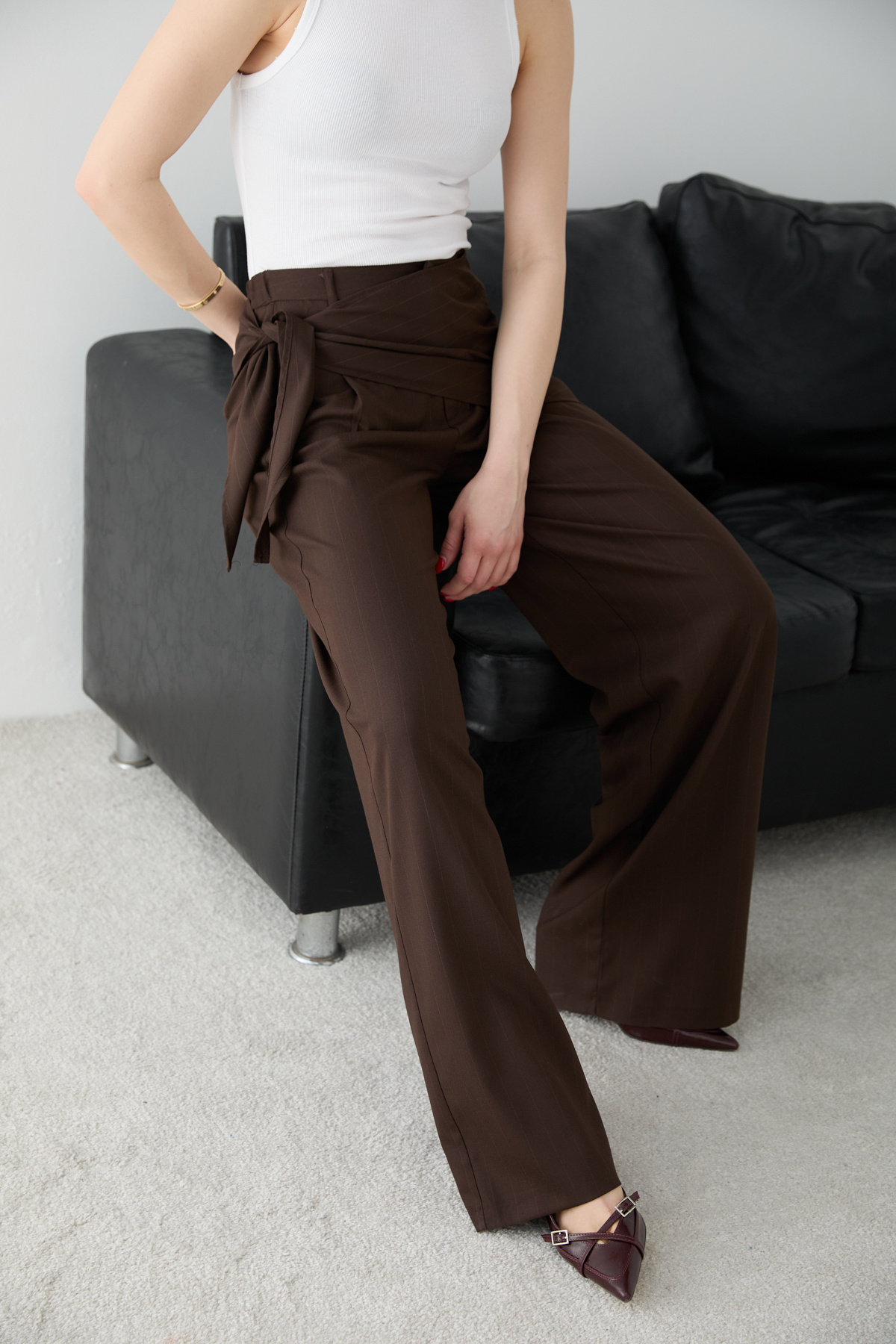 Trendyolmilla  Kahverengi İnce Çizgili Fular Bağlama Detaylı Pantolon TWOSS26PL00146 - Görsel 2