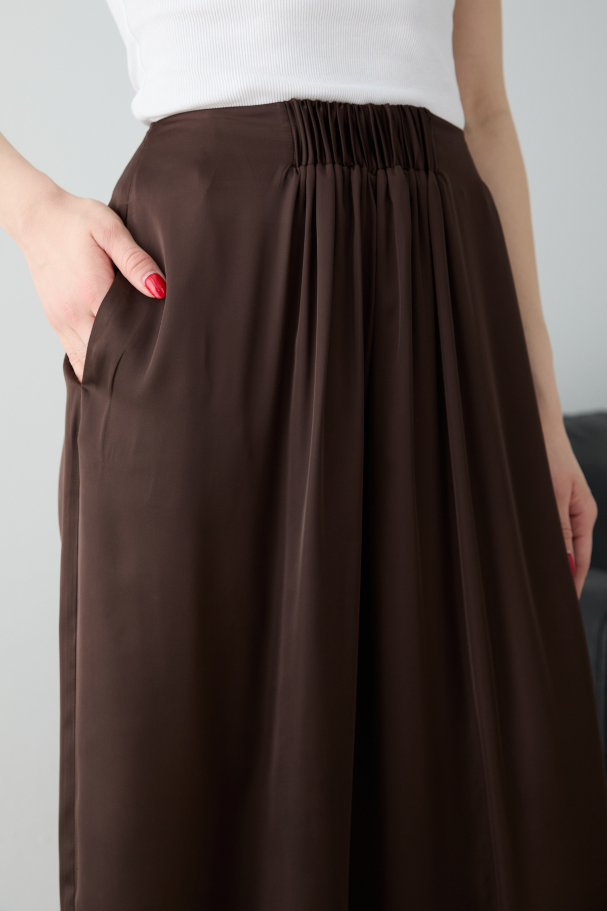 Trendyolmilla  Kahverengi Beli Lastikli Extra Wide Leg/Geniş Paça Saten Pantolon TWOSS26PL00147 - Görsel 3