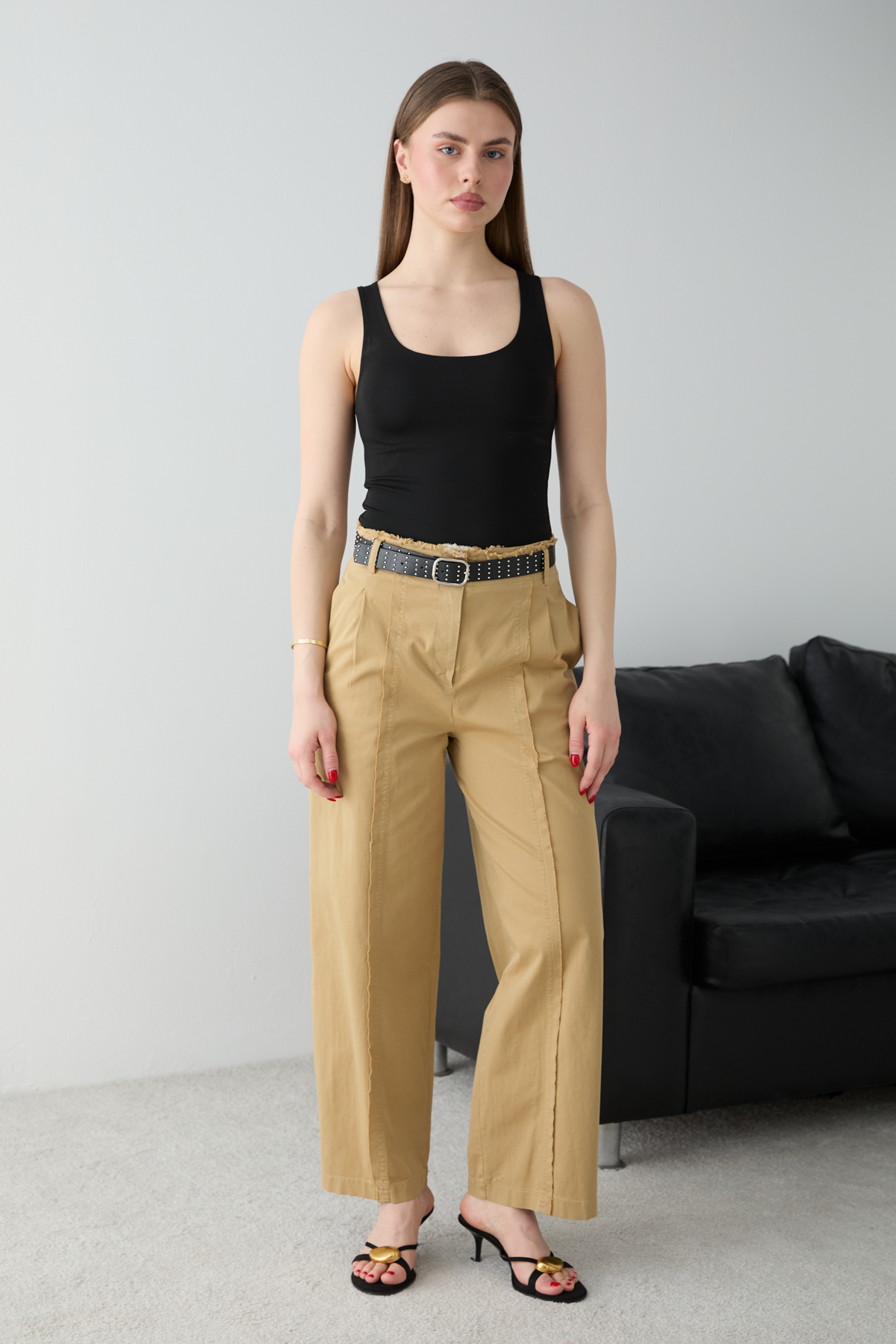 Trendyolmilla  Camel Kemerli %100 Pamuk Dokuma Barrel Pantolon TWOSS26PL00126