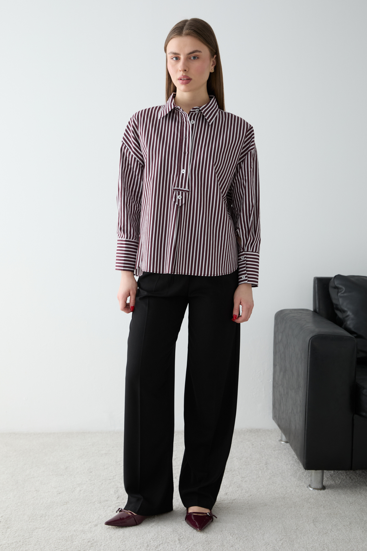 Trendyolmilla  Bordo-Ekru Çizgili Yarım Düğmeli Oversize Dokuma Bluz TWOSS26BZ00565 - Görsel 3