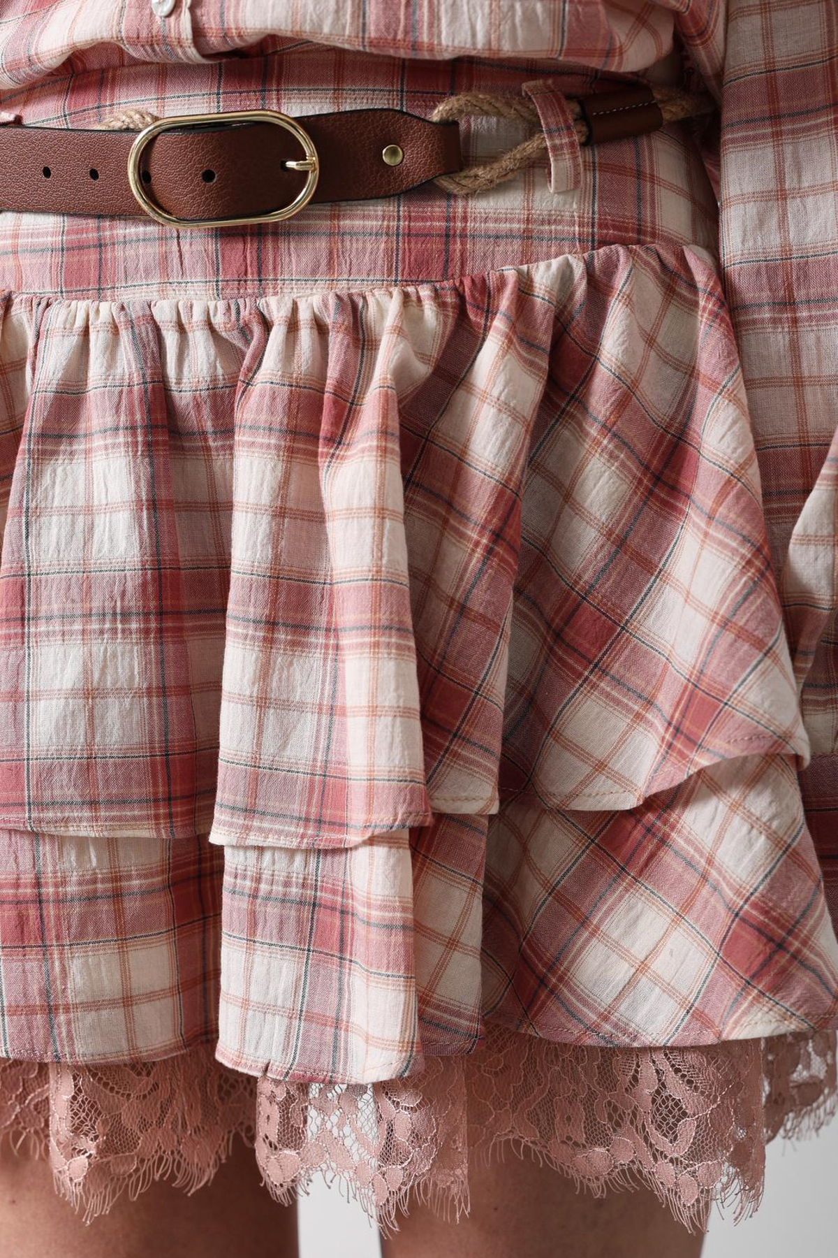 Trendyolmilla  Pembe Ekoseli Gömlek Kemerli Dantelli Etek Dokuma Alt - Üst Takım TWOSS26AU00168 - Görsel 6