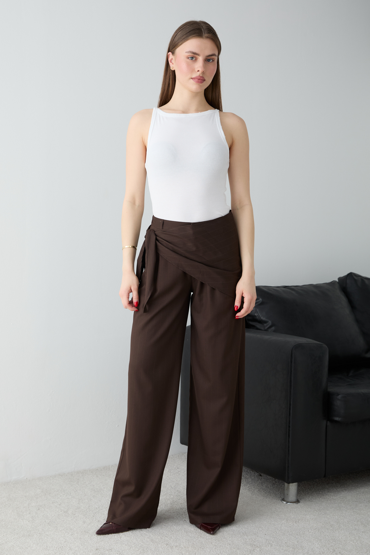 Trendyolmilla  Kahverengi İnce Çizgili Fular Bağlama Detaylı Pantolon TWOSS26PL00146