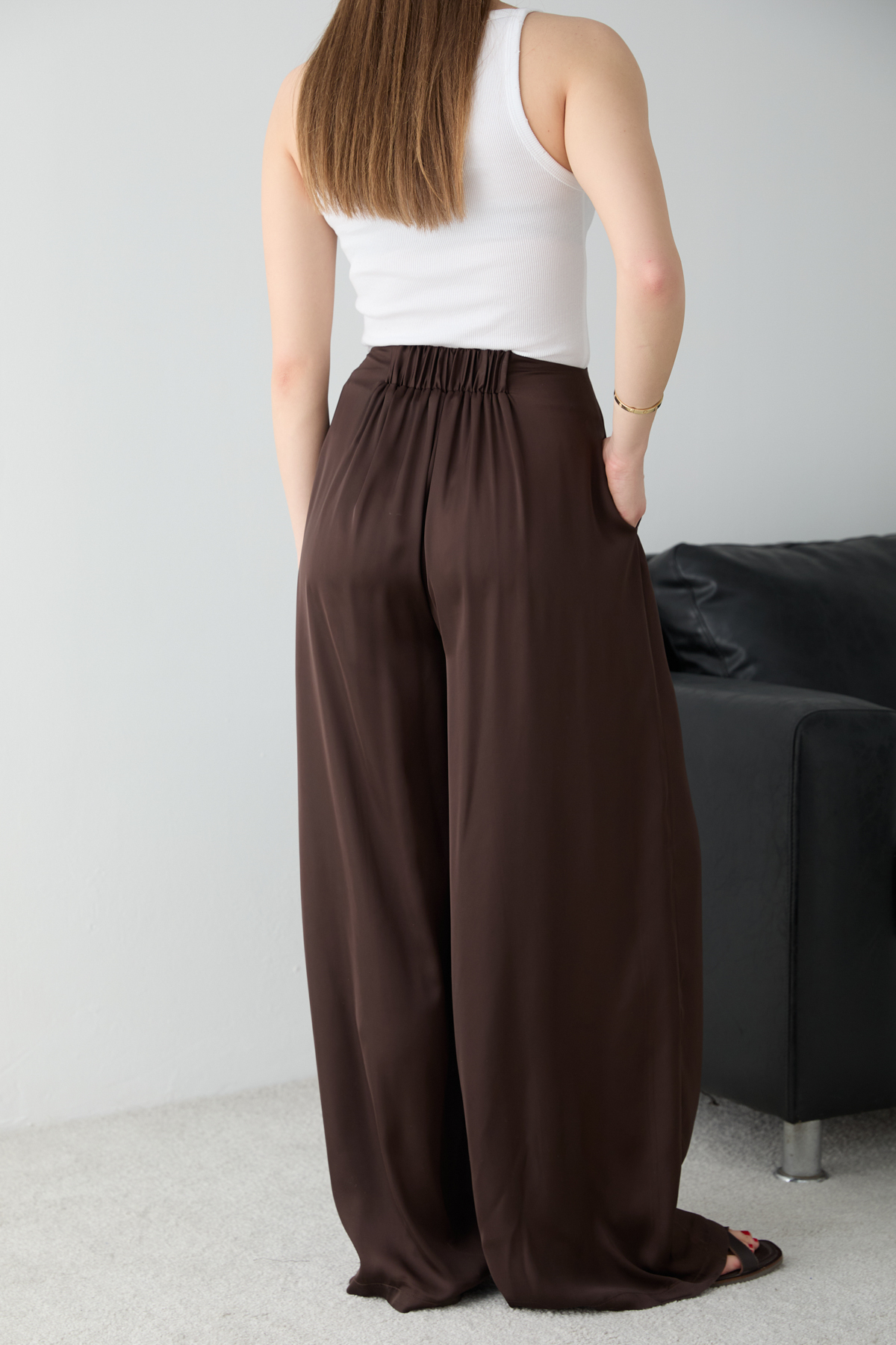 Trendyolmilla  Kahverengi Beli Lastikli Extra Wide Leg/Geniş Paça Saten Pantolon TWOSS26PL00147 - Görsel 4