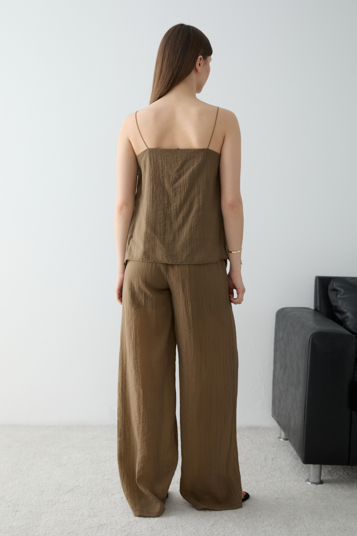 Trendyolmilla  Haki İnce Askılı Fırfırlı Dokuma Bluz Pantolon Alt - Üst Takım TWOSS26AU00109 - Görsel 4