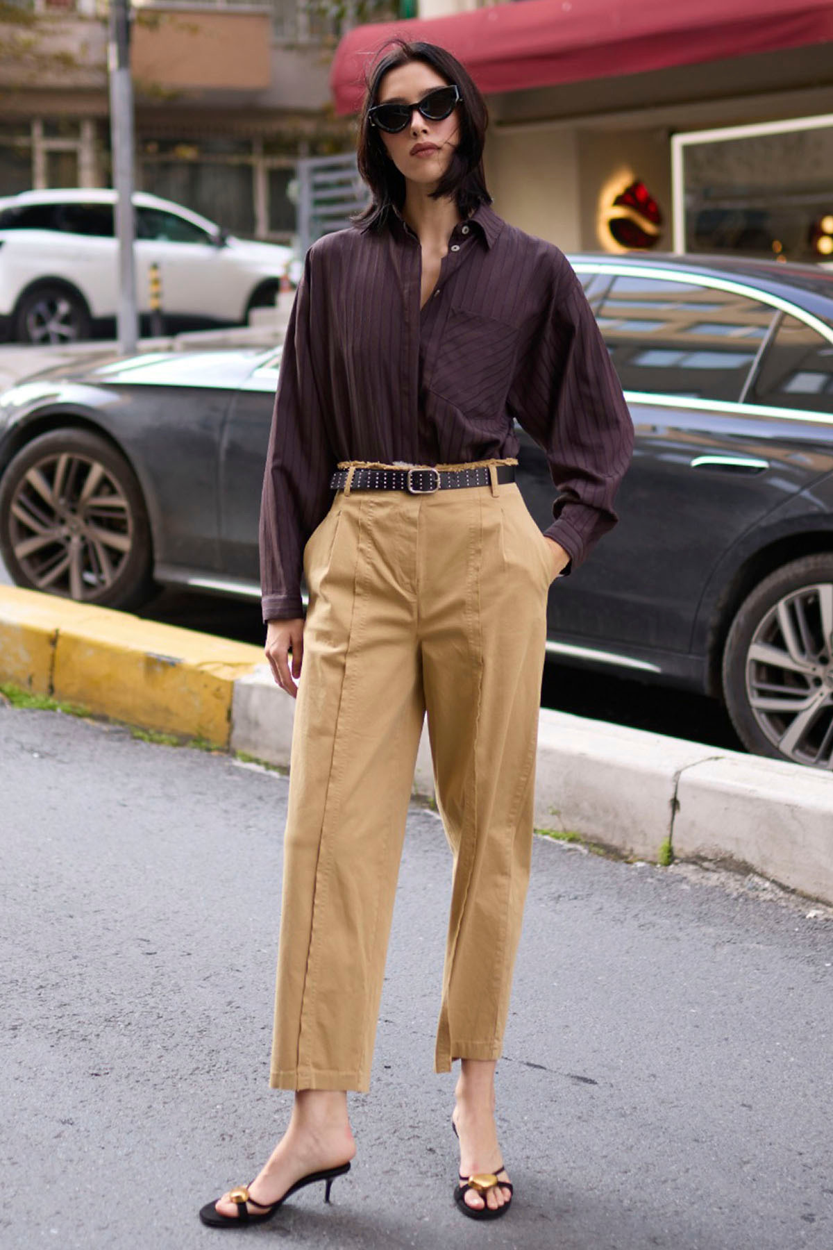 Trendyolmilla  Camel Kemerli %100 Pamuk Dokuma Barrel Pantolon TWOSS26PL00126 - Görsel 5