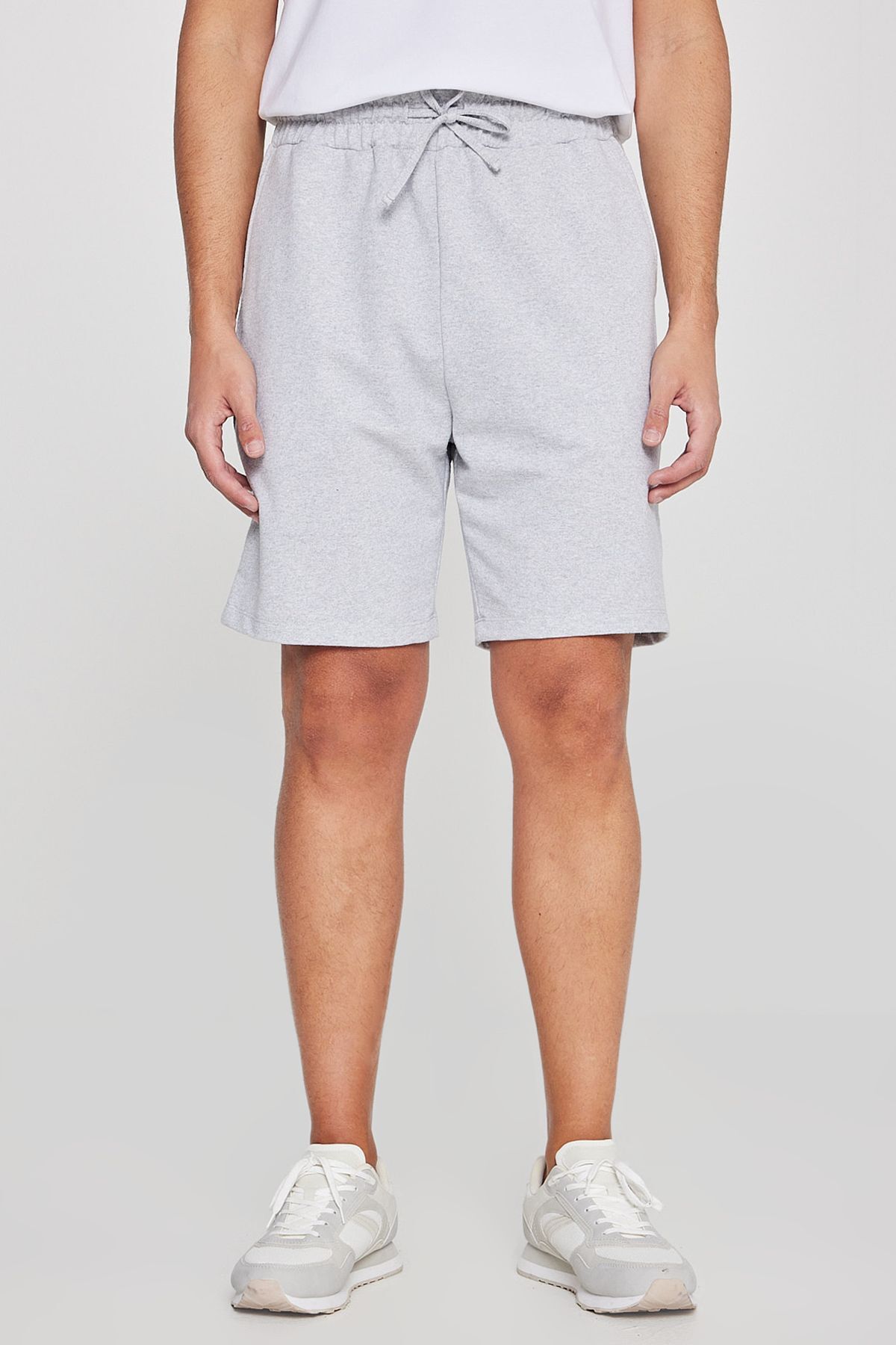 AC&Co / Altınyıldız Classics  Erkek Gri Melanj Pamuklu Rahat Nefes Alabilen 2 İplik Cepli Örme Şort Standart Fit Normal Kesim - Görsel 3