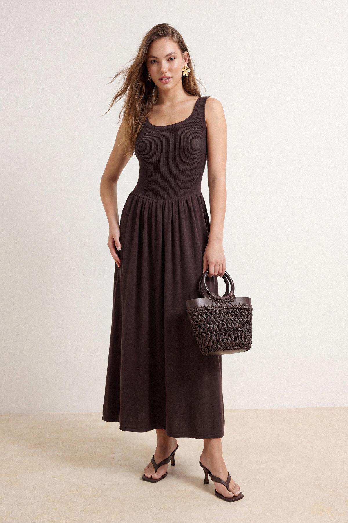 Trendyolmilla  Kahverengi Premium İplik/Özel İplik Midi Bisiklet Yaka Askılı Triko Elbise TWOSS25EL00333 - Görsel 3