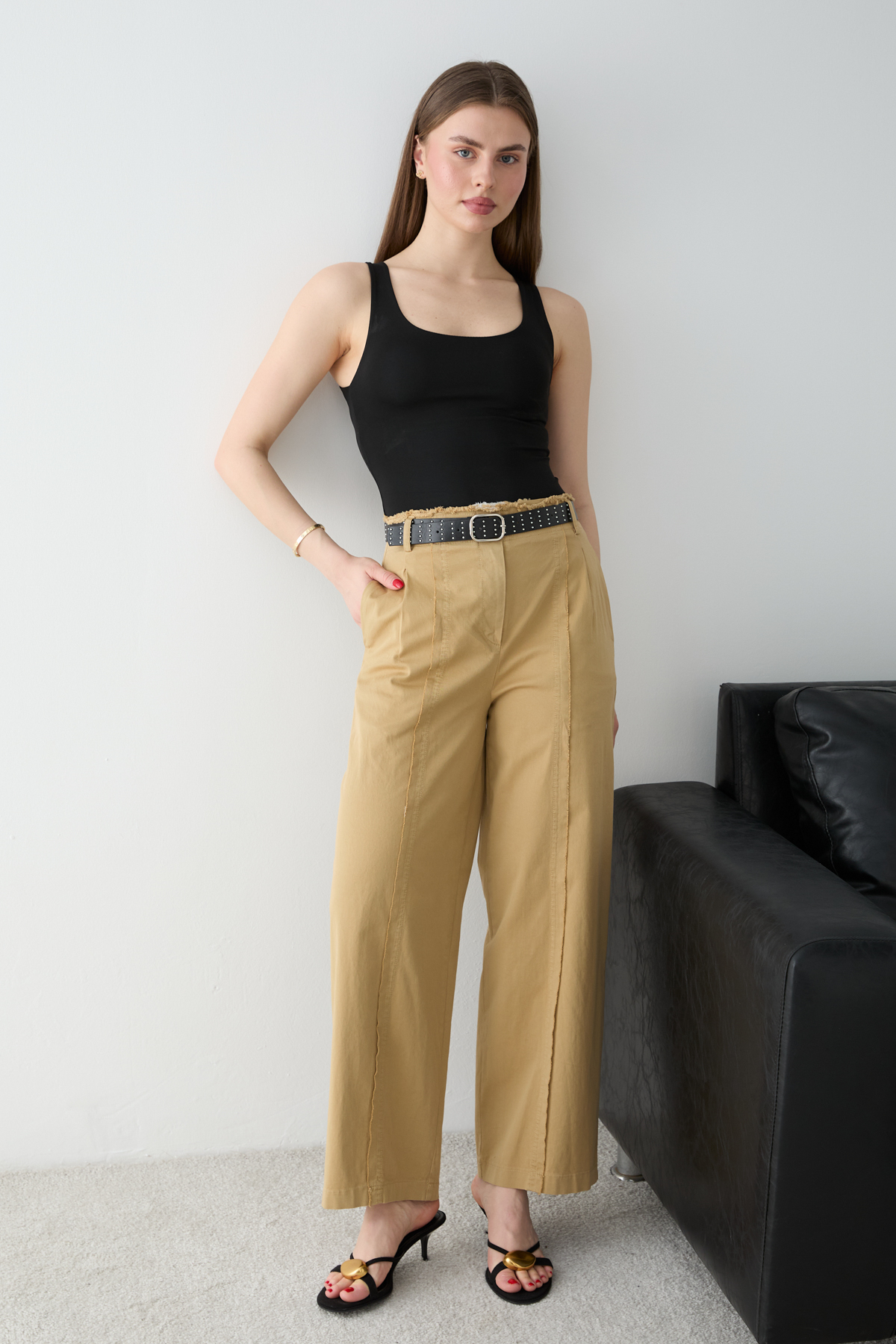 Trendyolmilla  Camel Kemerli %100 Pamuk Dokuma Barrel Pantolon TWOSS26PL00126 - Görsel 2