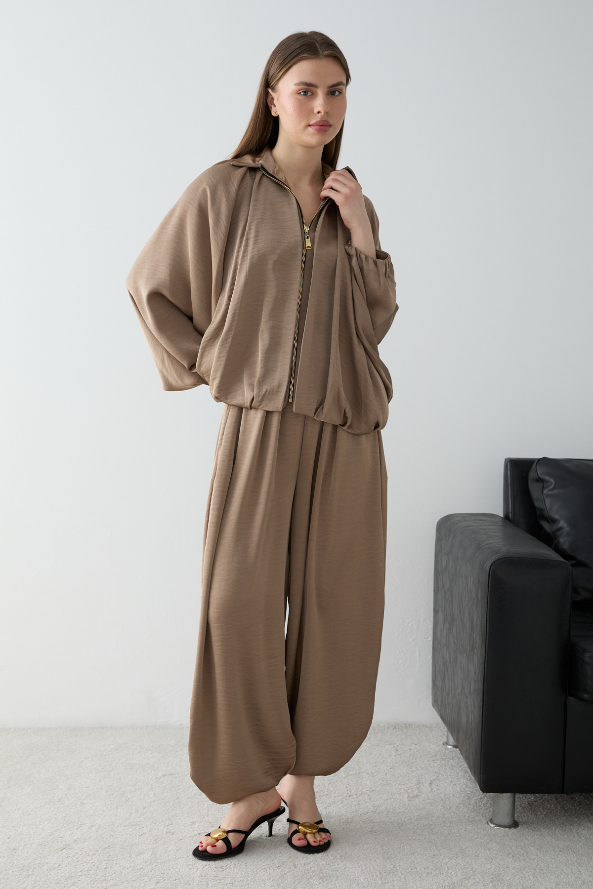 Trendyolmilla  Vizon Saten Balon Kalıp Pantolon Ceket Dokuma Alt - Üst Takım TWOAW26AU00114 - Görsel 6