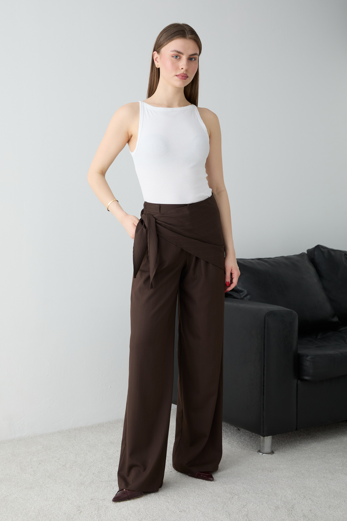 Trendyolmilla  Kahverengi İnce Çizgili Fular Bağlama Detaylı Pantolon TWOSS26PL00146 - Görsel 3