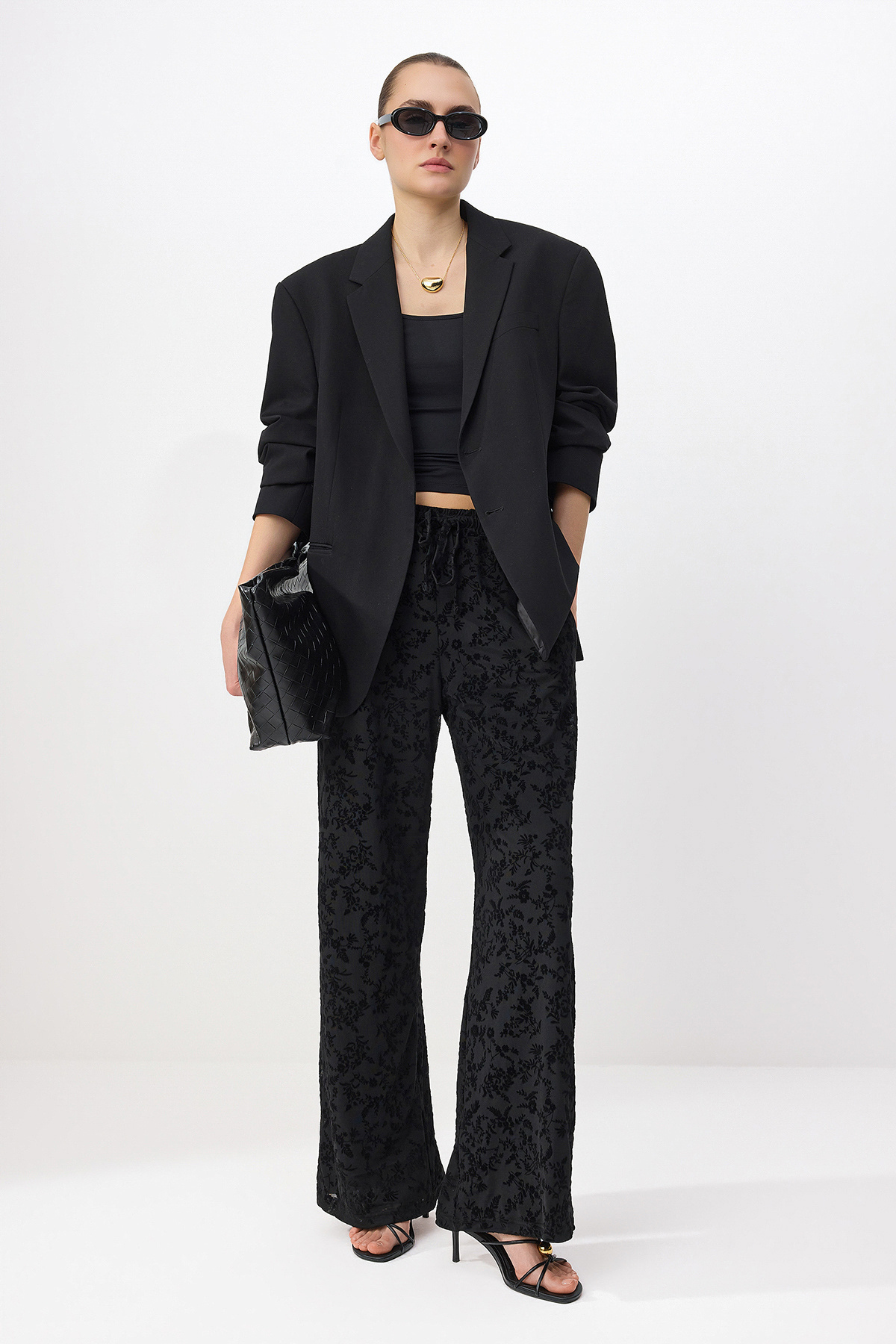 Trendyolmilla  Siyah Straight/Düz Normal Bel Boru Paça Tül Örme Pantolon TWOSS26PL00161