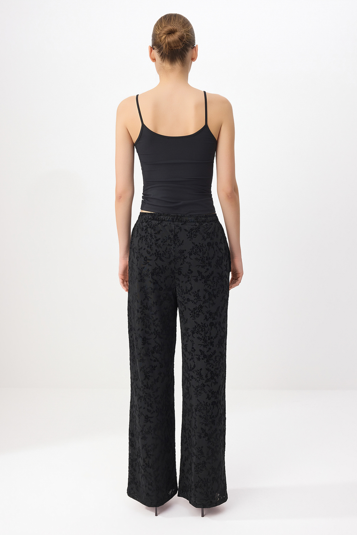 Trendyolmilla  Siyah Straight/Düz Normal Bel Boru Paça Tül Örme Pantolon TWOSS26PL00161 - Görsel 4