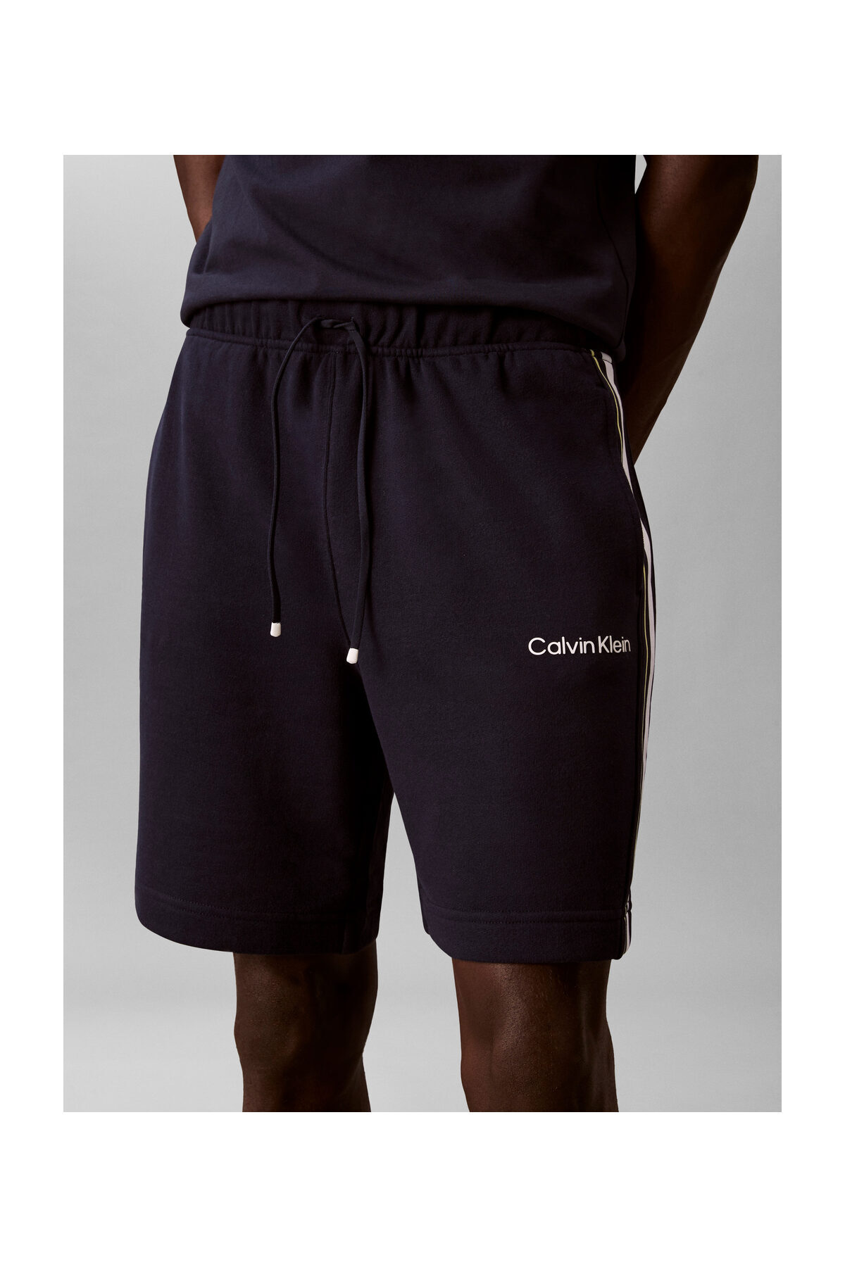 شلوارک برمودامردانهCalvin Kleinرنگارنگ