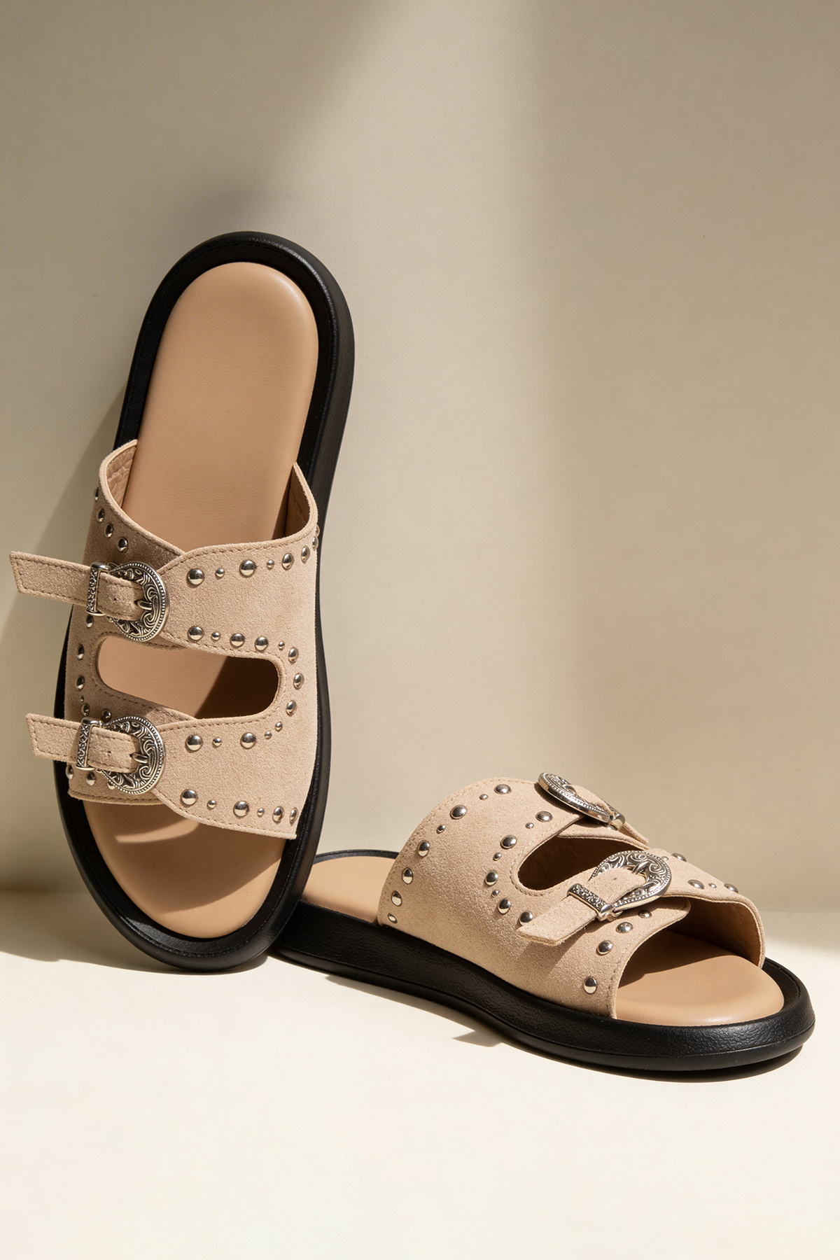 TRENDYOL SHOES Beige Trok Detaillierte Damen-Hausschuhe mit doppeltem Riemen ...