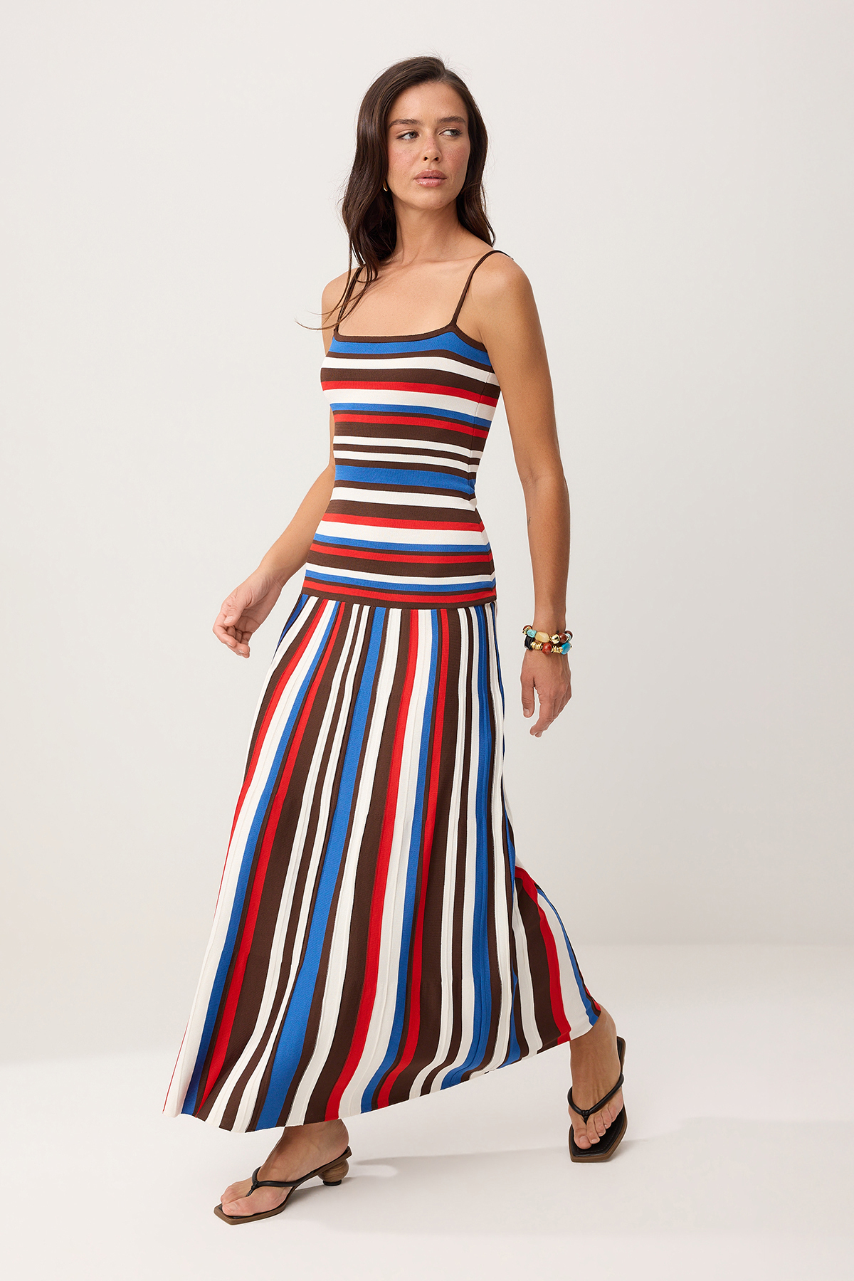 Trendyol Kollektion Braun gestreiftes, verstellbares Trägerkleid aus Strickst...