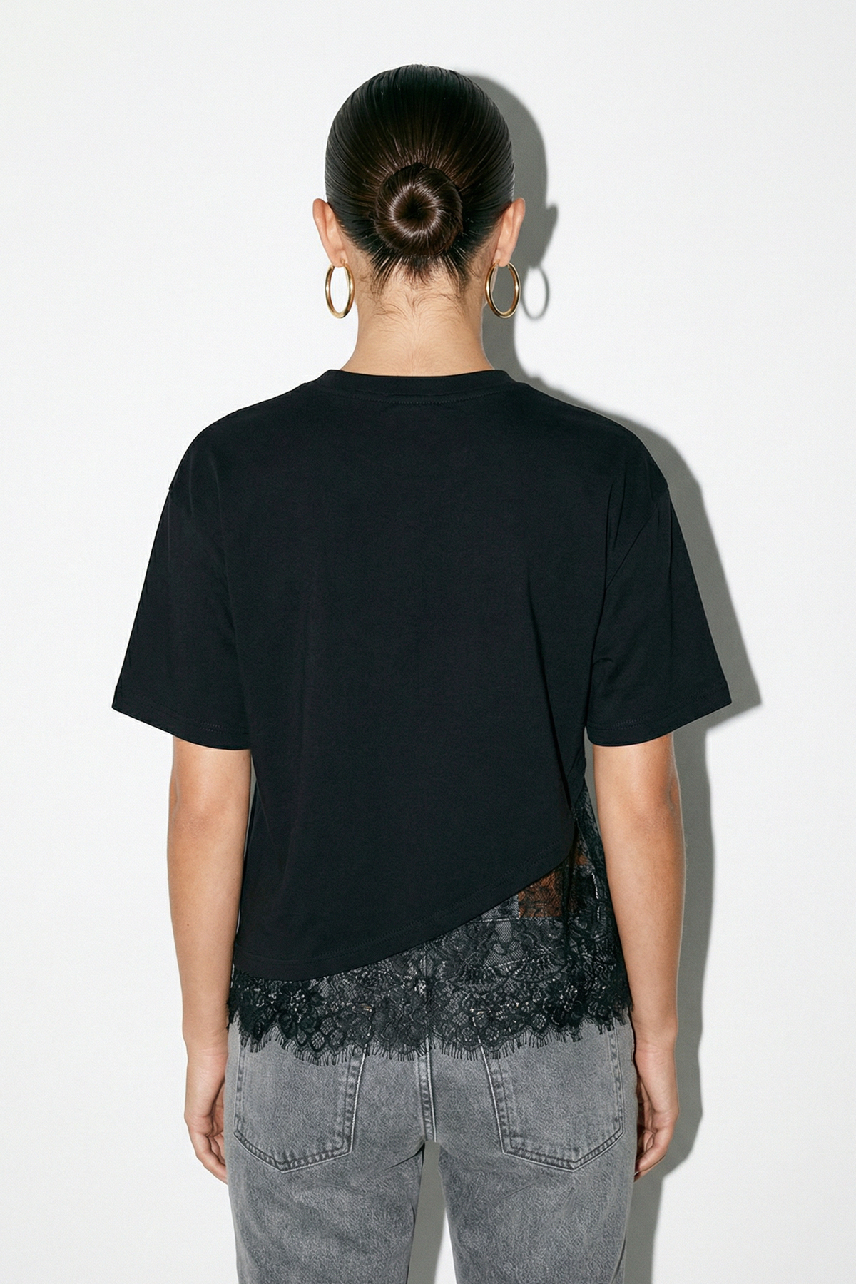 Trendyolmilla  Siyah Asimetrik Altı Dantel Crop T-shirt TDRSS26TS00016 - Görsel 3