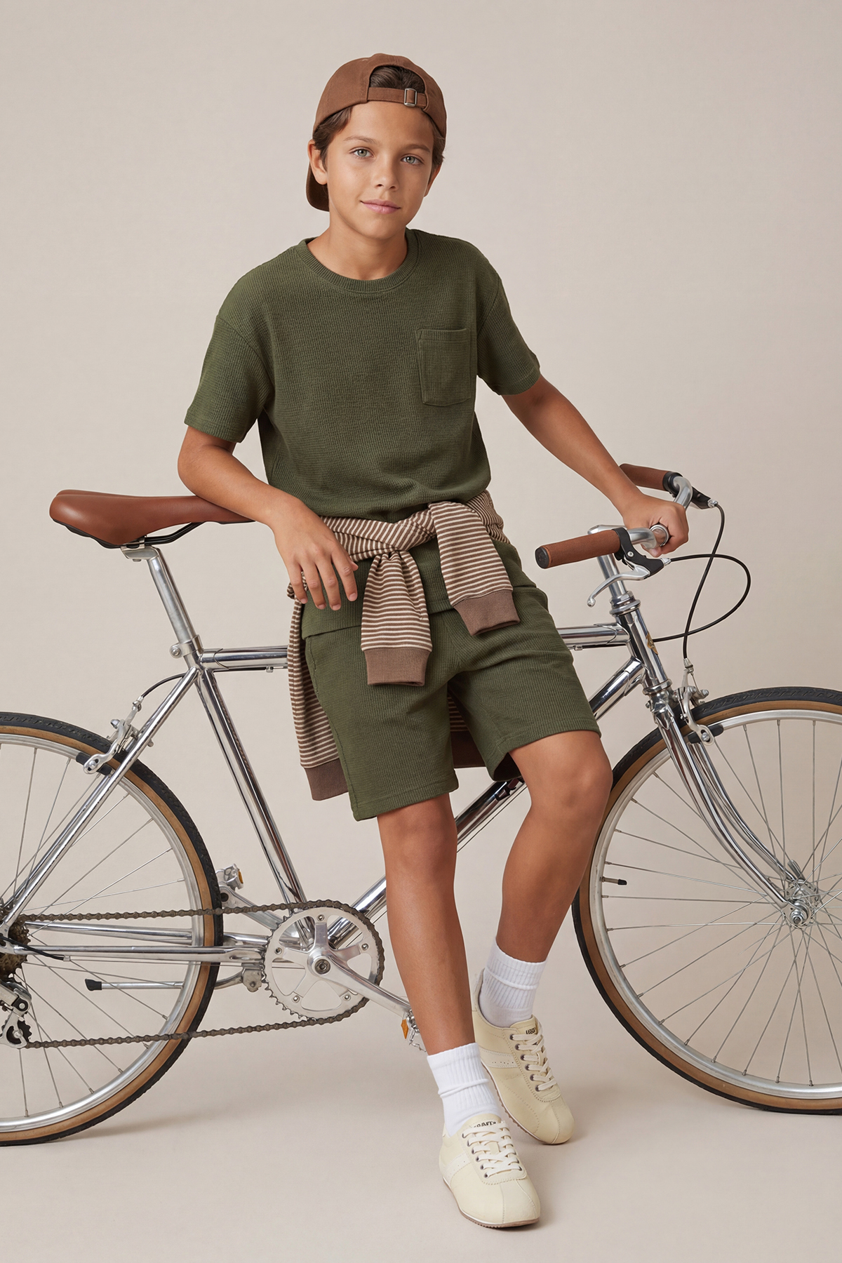 TRENDYOLKIDS Khaki fiú pamut alap rövidnadrág póló texturált kötött alsó-fels...