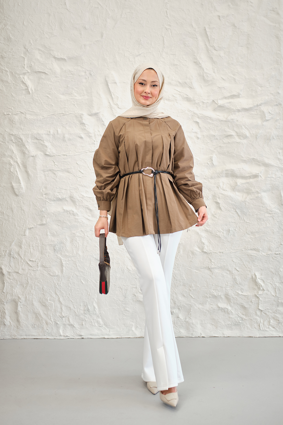 Women's Judge Collar Pleat Detail Floral Buttoned Leather Rope Belted Regular Poplin Shirt Brown