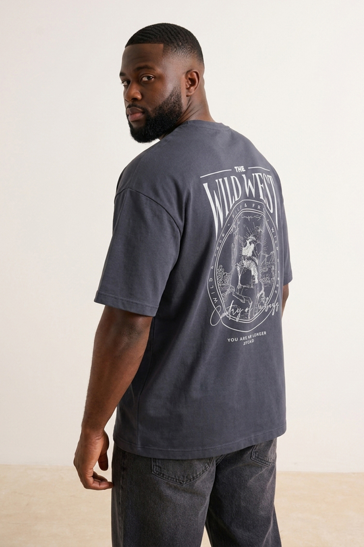Trendyolmilla Man Büyük Beden Antrasit Oversize/Geniş Kesim %100 Pamuklu T-Shirt TMNSS25BF00008