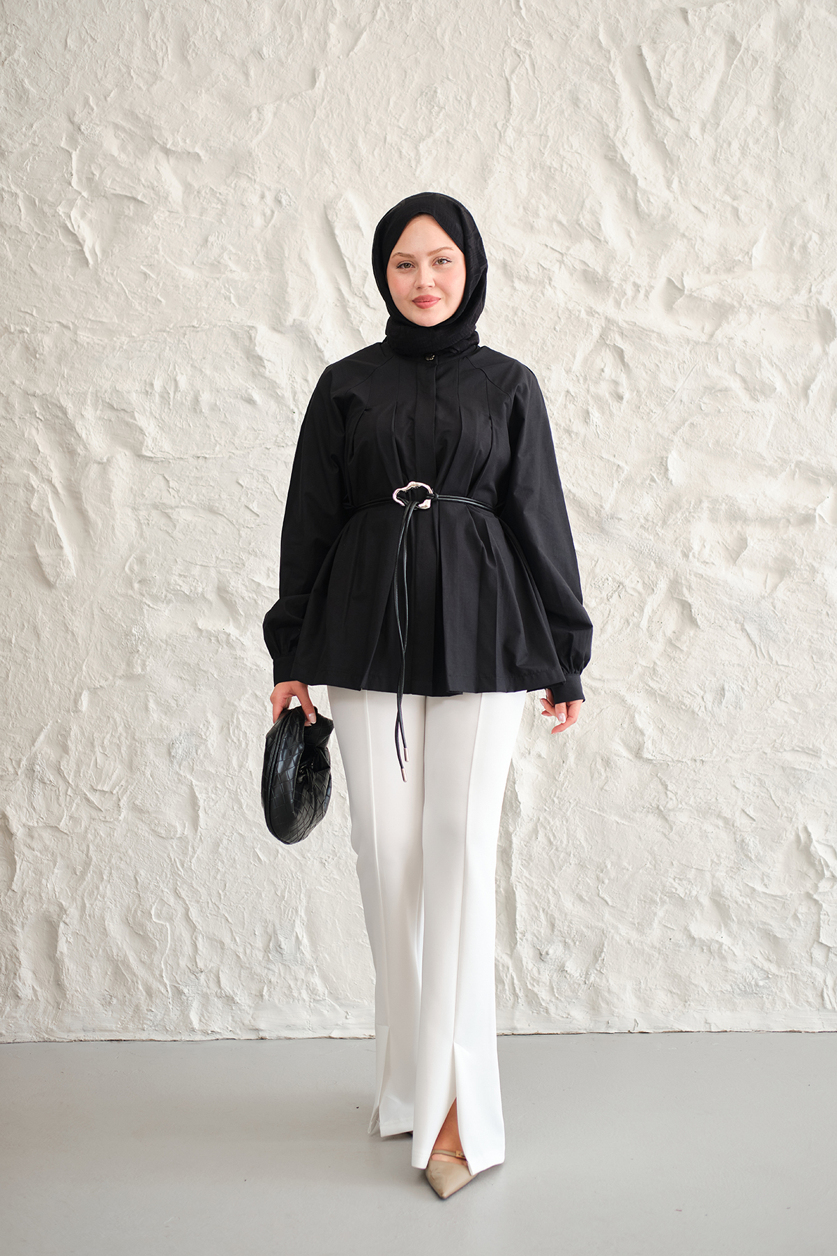 Women's Judge Collar Pleat Detail Floral Buttoned Leather Rope Belted Regular Poplin Shirt Black