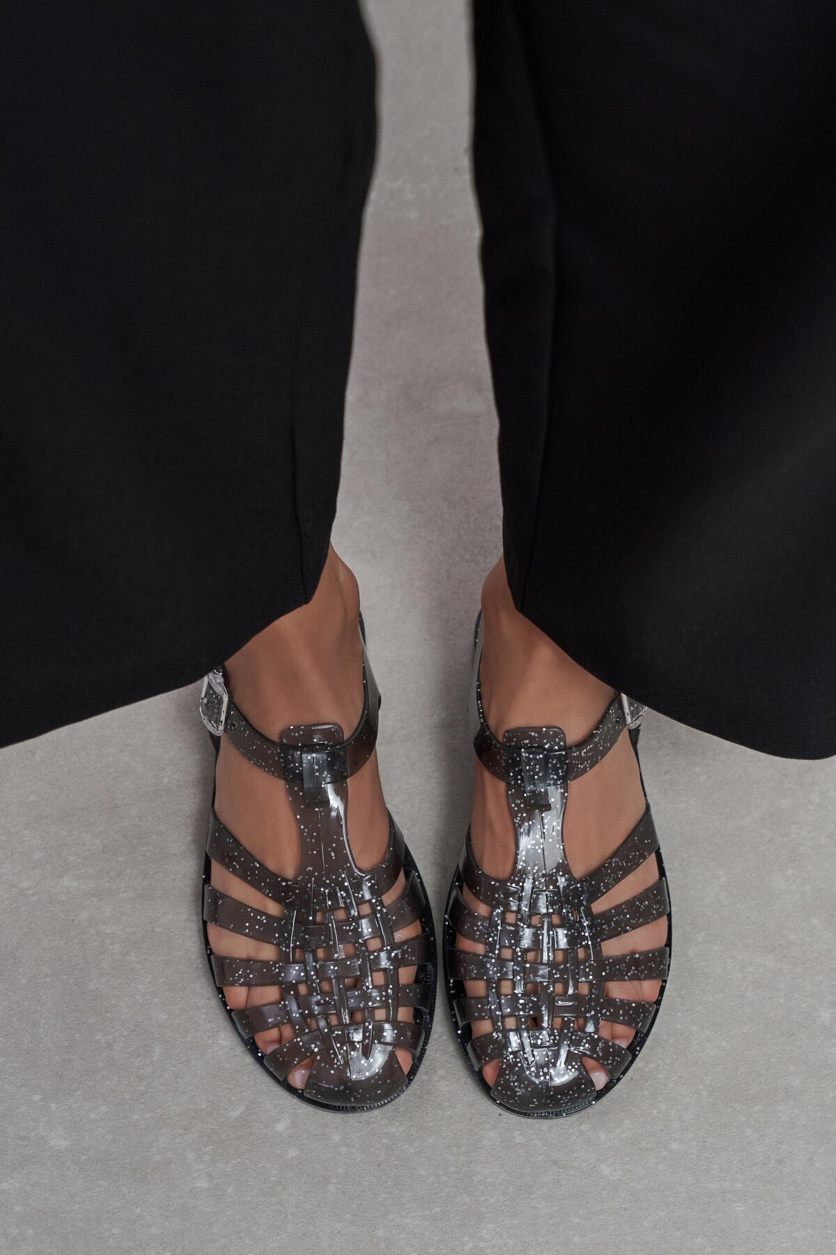 NİŞANTAŞI SHOES Anderline crne sandale sa svetlucavim detaljima na kaišu za žene