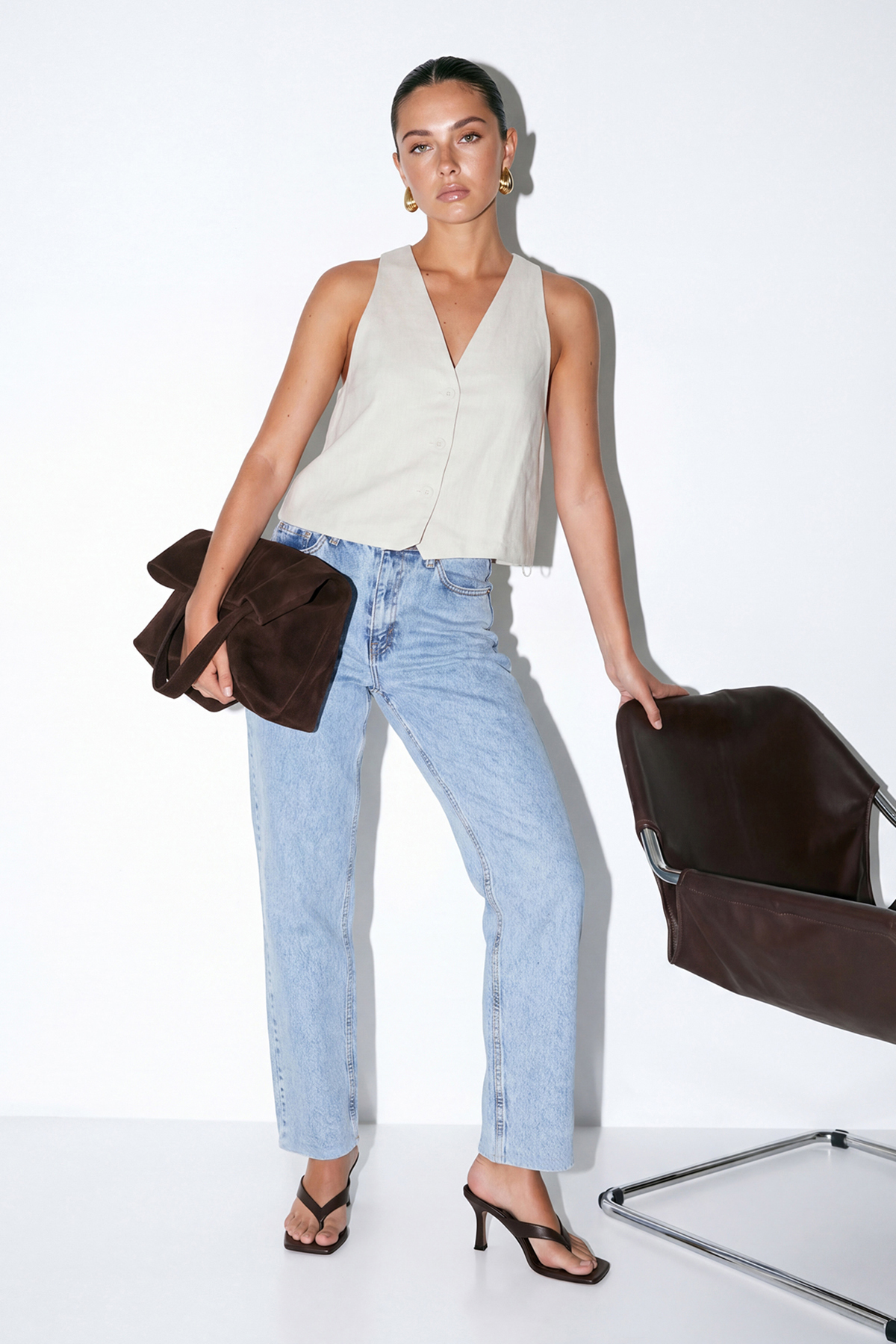 Drop by Trendyolmilla Açık Mavi Yüksek Bel Taşlı Paça Detaylı Jeans TDRSS26JE00011