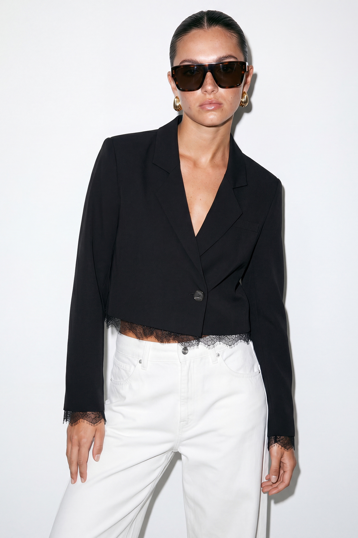 Drop by Trendyolmilla Siyah Minimal Dantel Detaylı Crop Dokuma Ceket TDRSS26CE00013