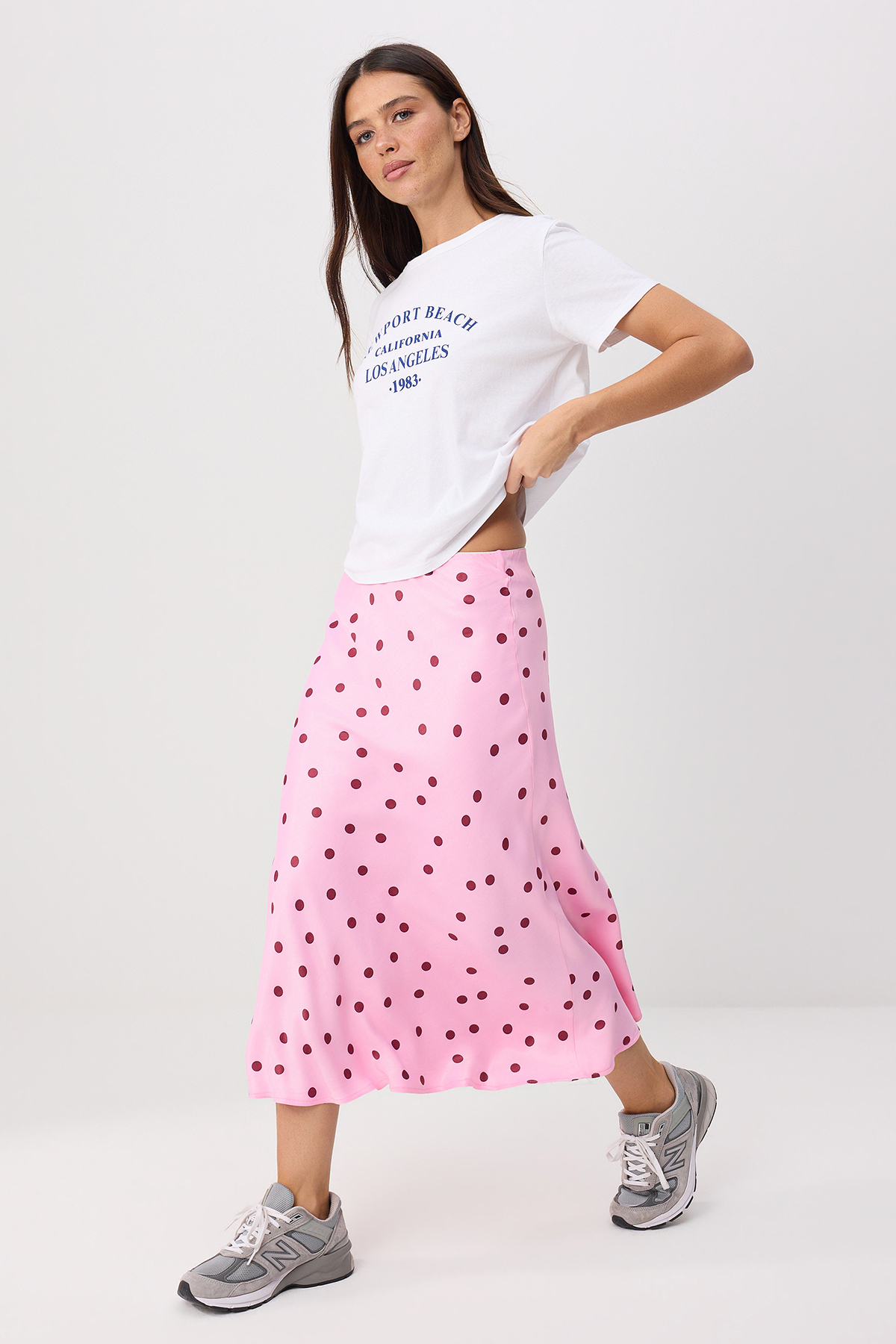Trendyol Kollektion Rosa gepunkteter Midi-Satinrock TWOSS26ET00198
