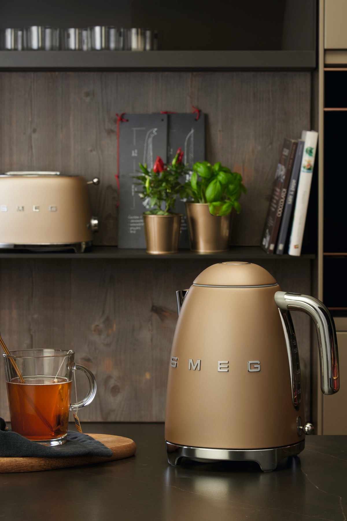 50'S style retro kettle matte gold KLF03CHMEU
