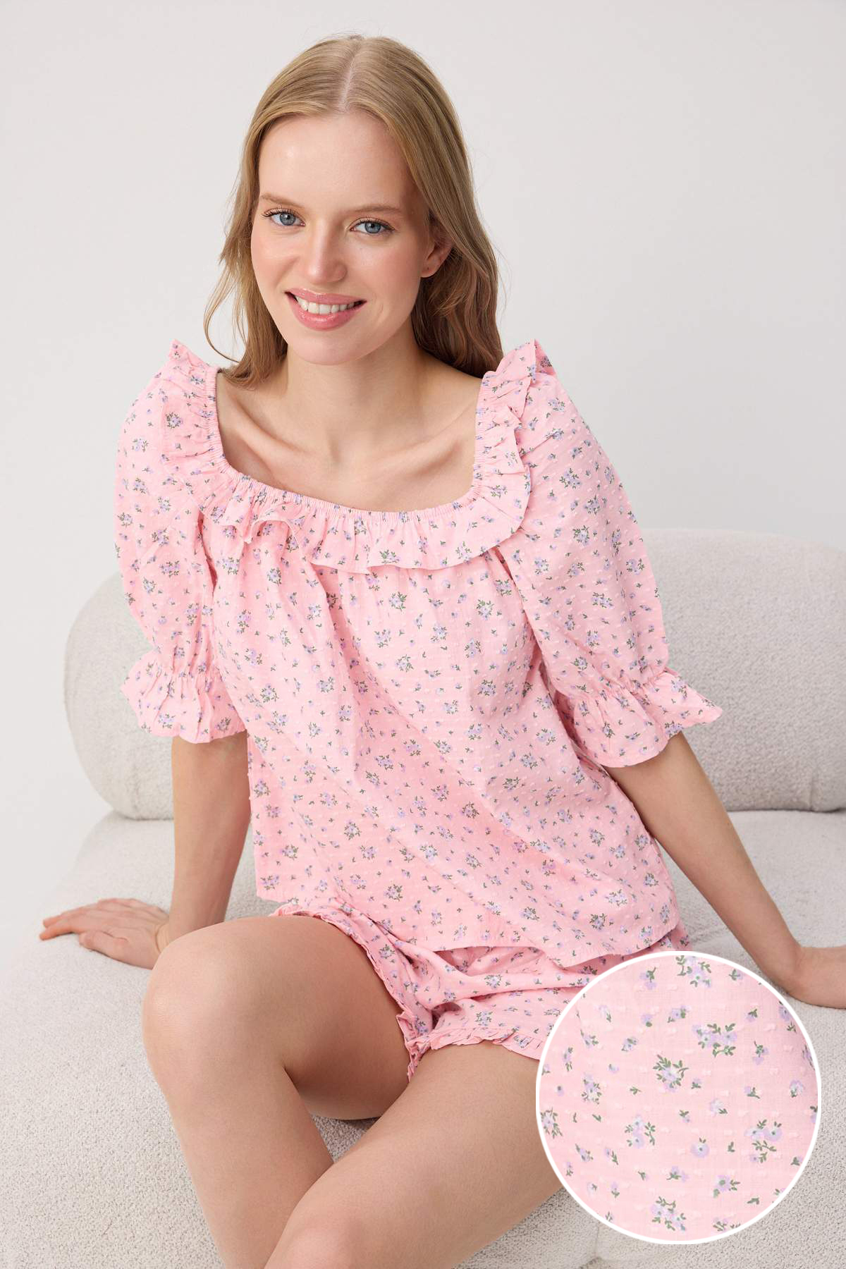 Trendyolmilla Pembe Çiçekli Vual Dokuma Pijama Takımı THMSS26PT00249