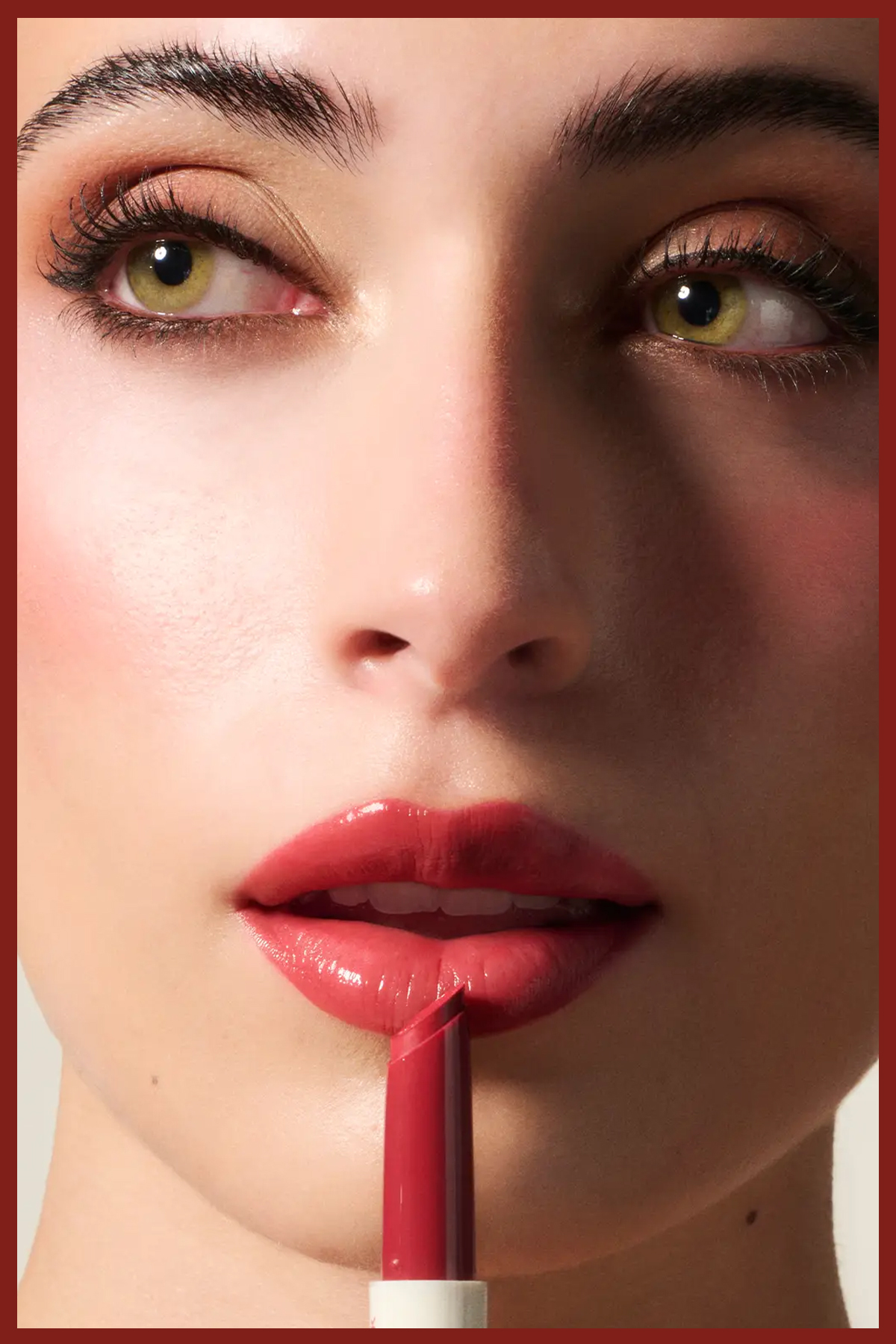 Sıcak Mercan Pembe Parlak Bitişli Nemlendirici Ruj | Rich Oil Stick - Viral Rush — قهوه‌ای richoilstick — تصویر 3 از 5