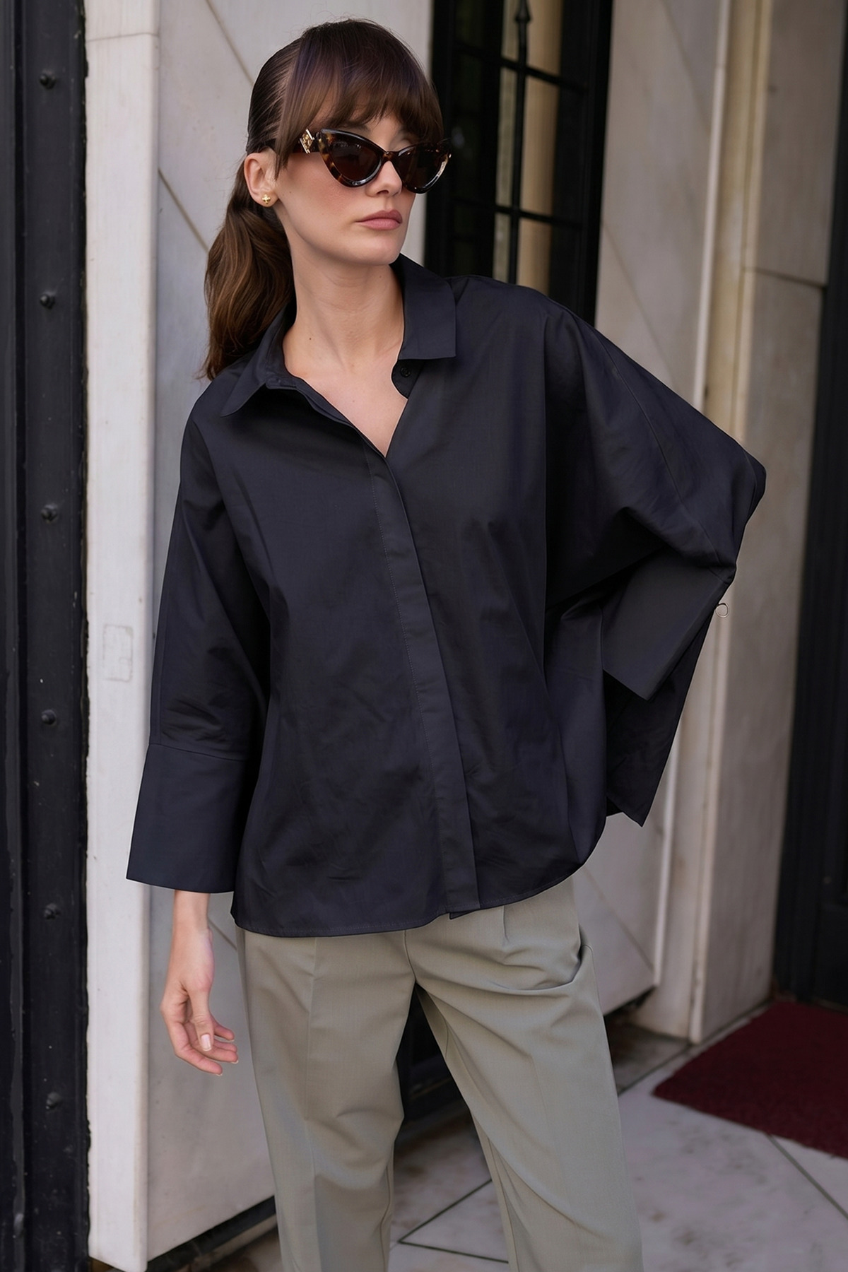 Trendyolmilla Siyah Geniş Manşetli Oversize Dokuma Gömlek TWOAW26GO00130