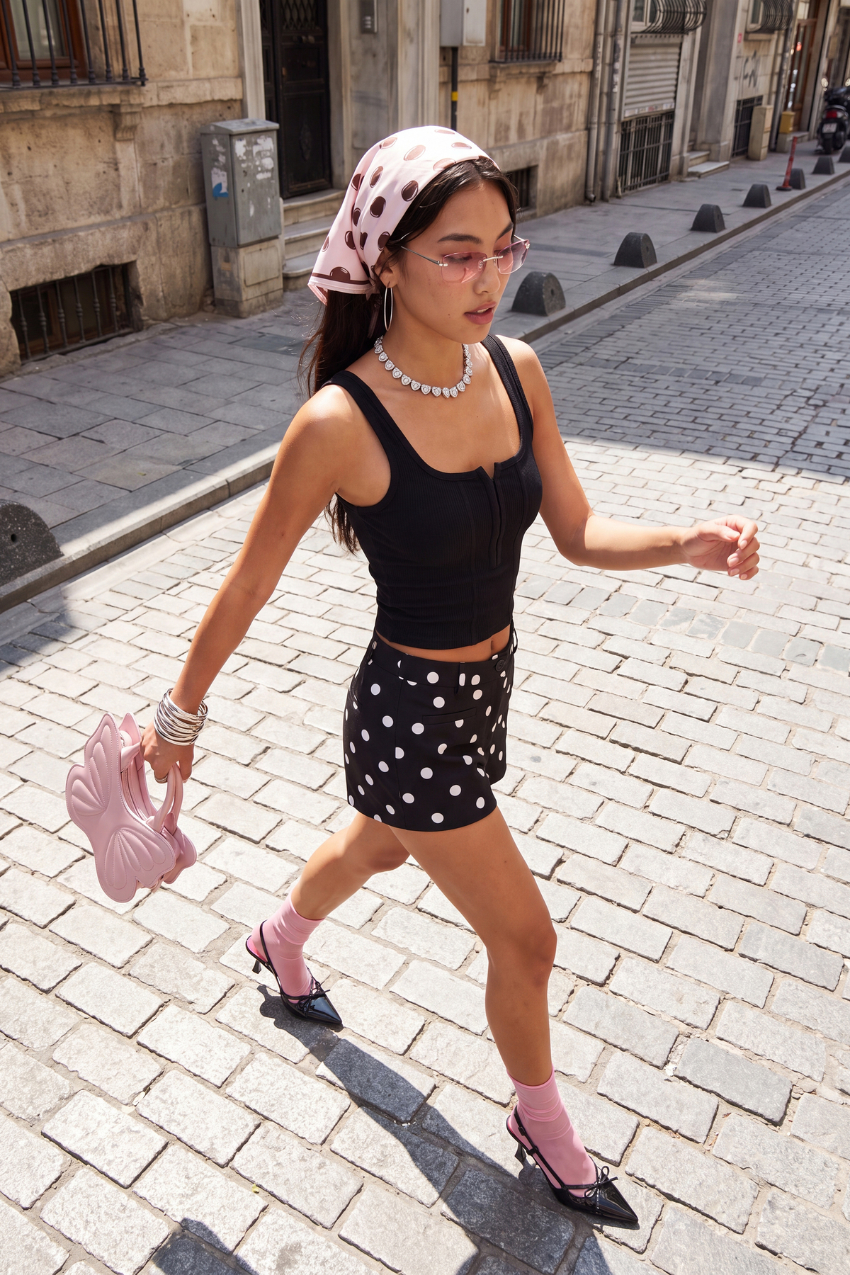 Trendyolmilla Siyah Düz Fitted Havuz Yaka Kolsuz Scuba Krep Örme Bluz TWOSS26BZ01111