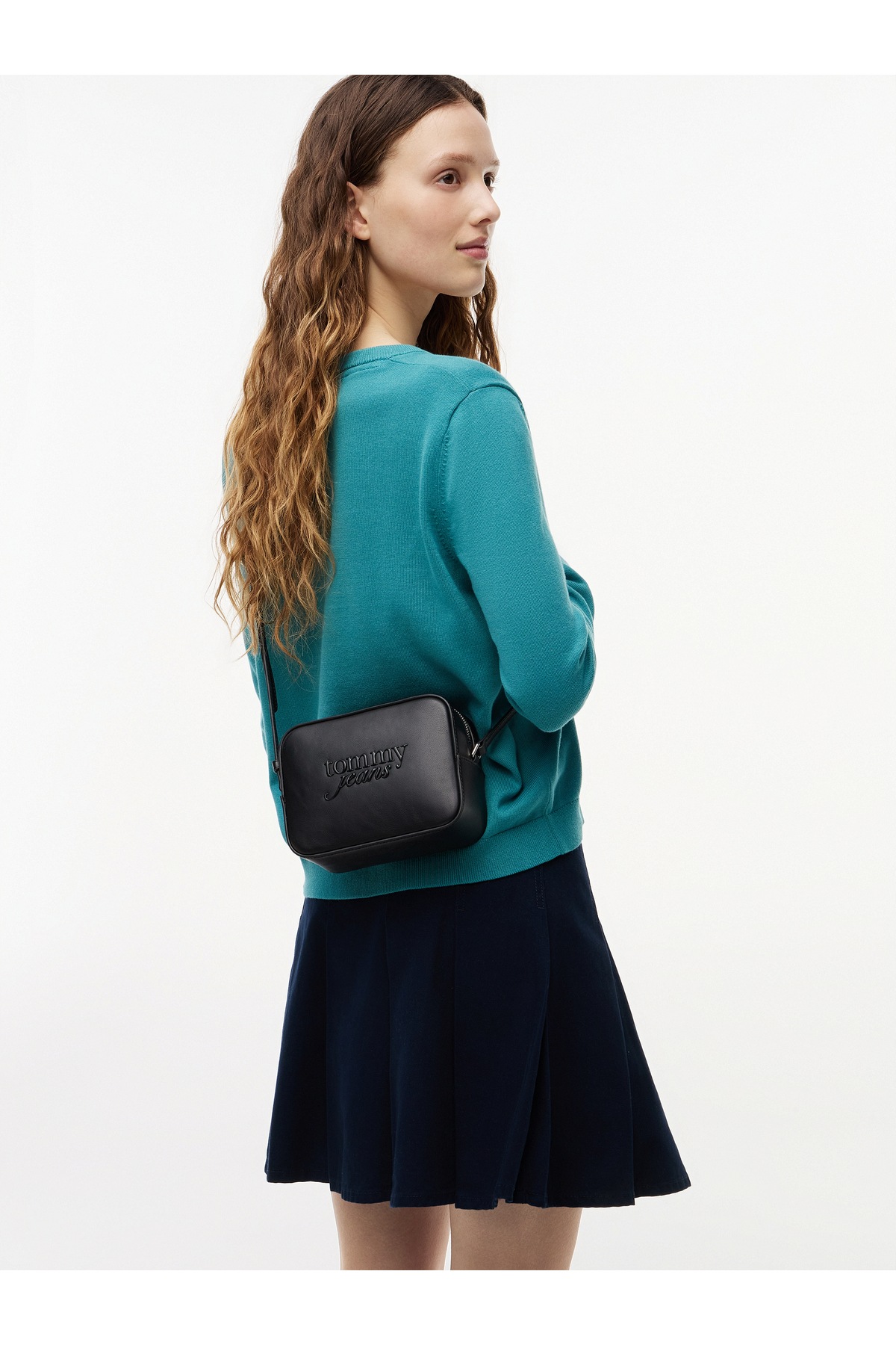 Kadın Marka Logolu Günlük Kullanıma Uygun Omuz Çantası AW0AW18451 BDS Tommy Hilfiger تامی هیلفیگر اورجینال - تصویر 1