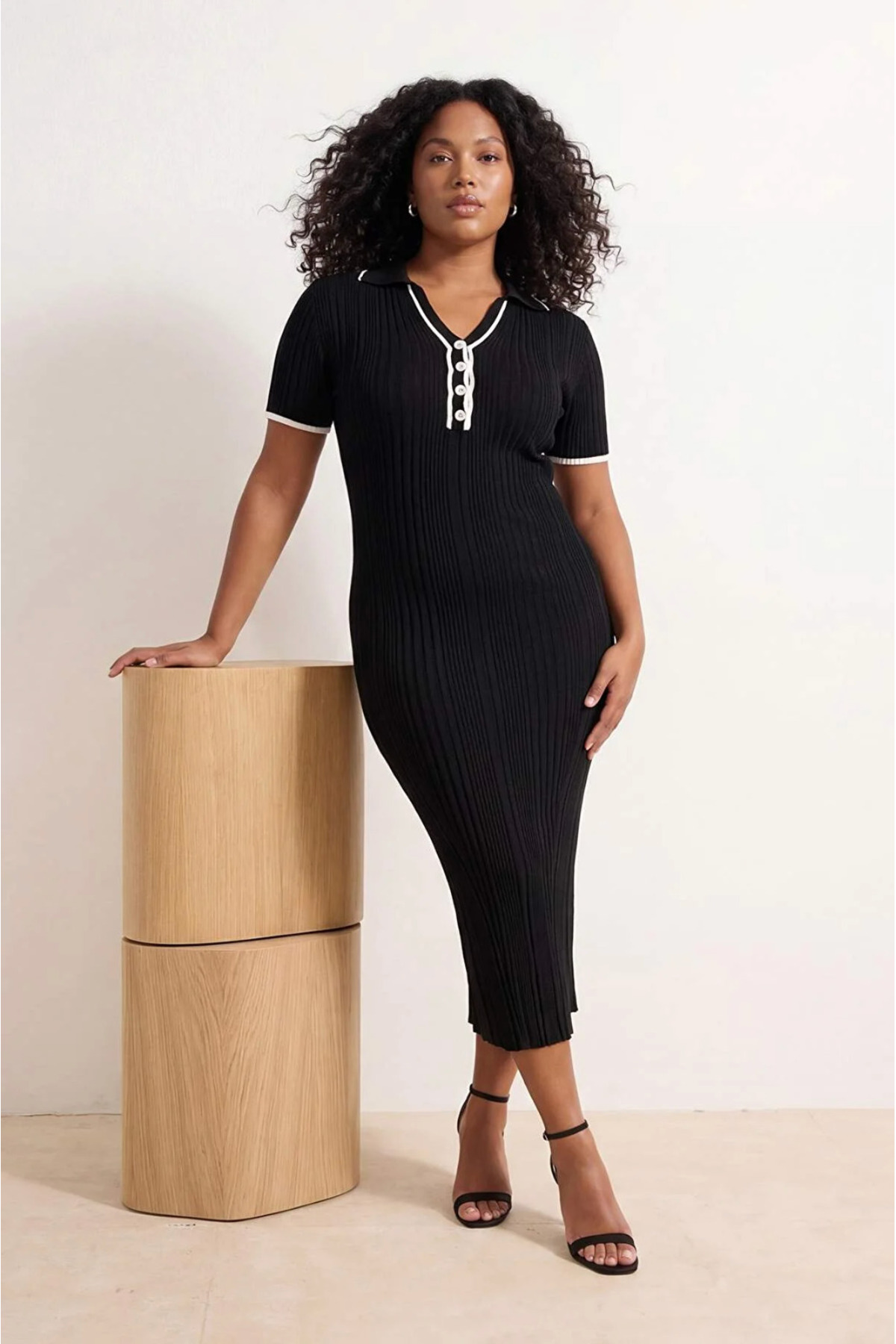 Trendyolmilla Curve Siyah Polo Yaka Vücudu Saran Triko Elbise TBBSS26AH00091