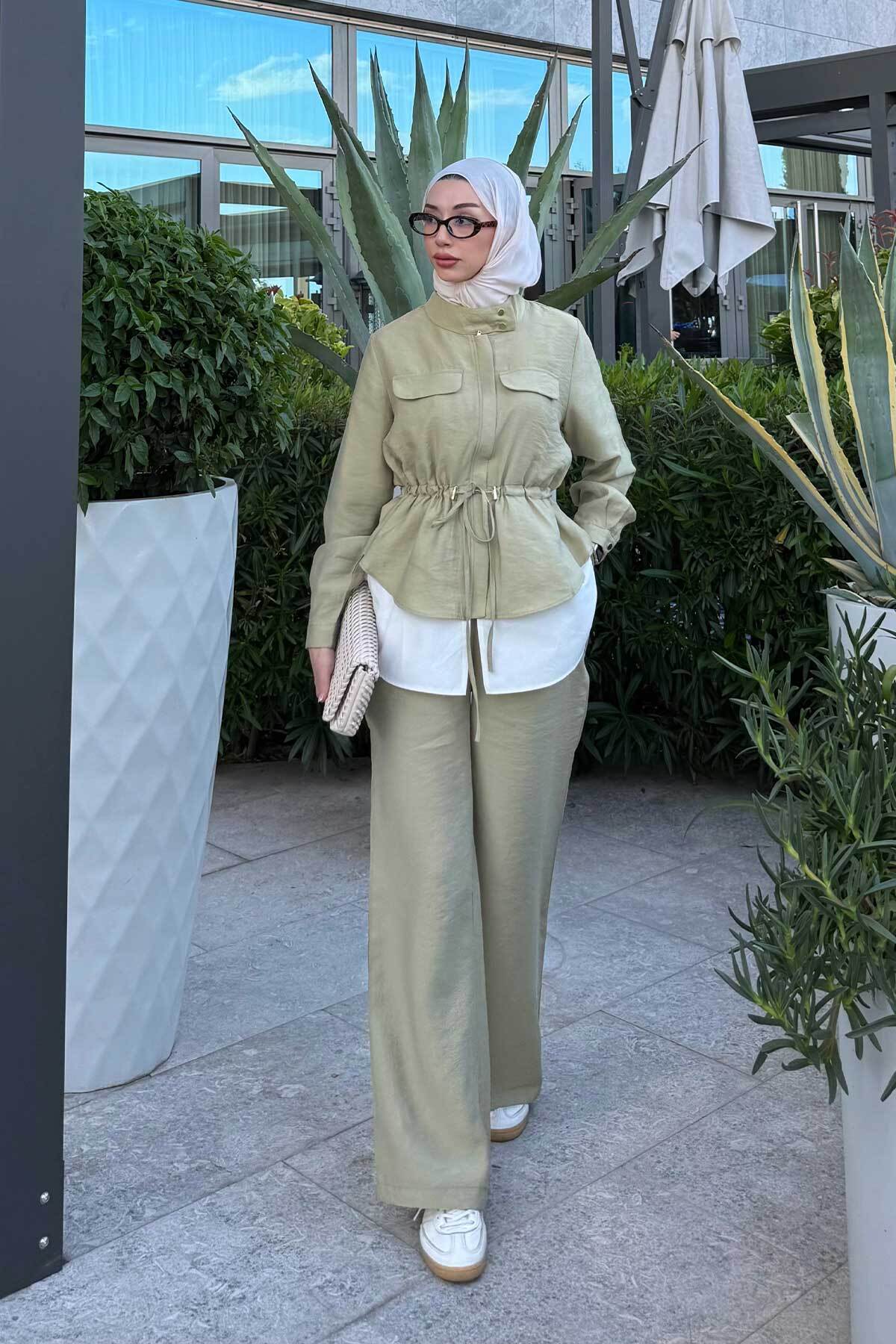 LOCCO Women's Double Pocket Detailed Hidden Button Split Suit Light Green