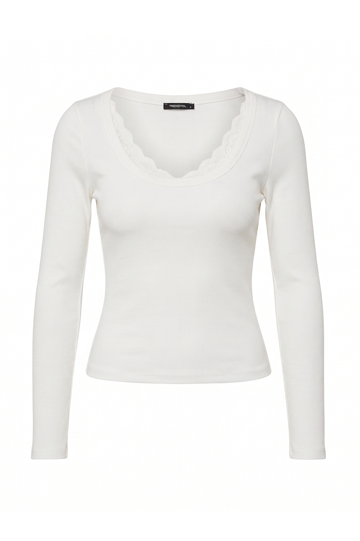 Trendyolmilla Ekru Düz Fitted/Vücuda Oturan Havuz Yaka Dantel Detaylı Kaşkorse Örme Bluz TWOAW27BZ00183