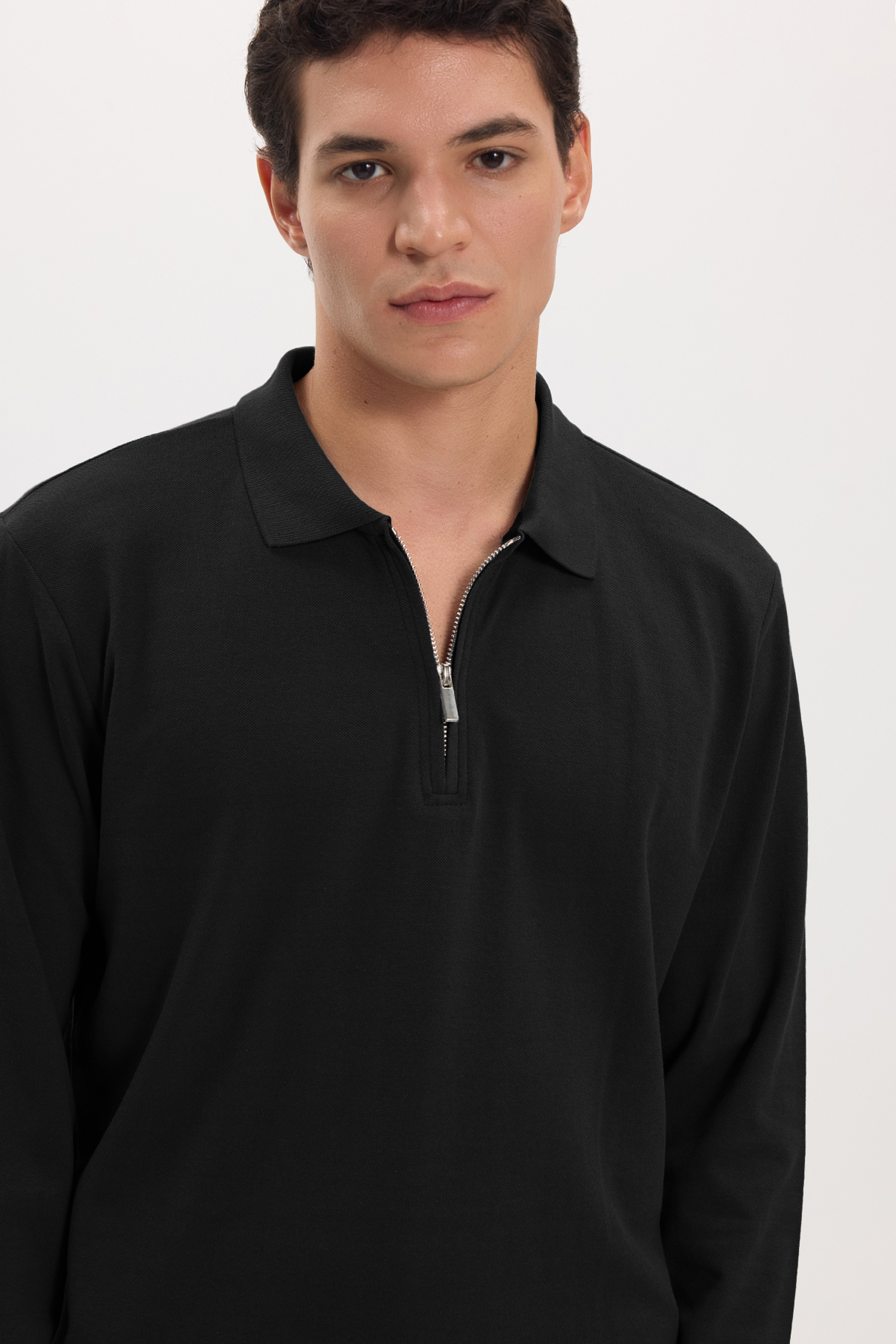 سویشرت مردانه یقه پولو مشکی آستین بلند نخی برش معمولی سایز استاندارد — مشکی TS260014 — تصویر 1 از 7