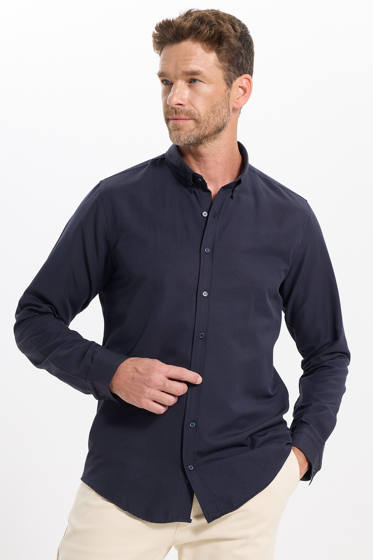 Tudors Erkek Slim Fit Dar Kesim Uzun Kollu Pamuklu Oxford Doku Kolay Ütülenebilir Lacivert Düğmeli Yaka Gömlek görsel 5