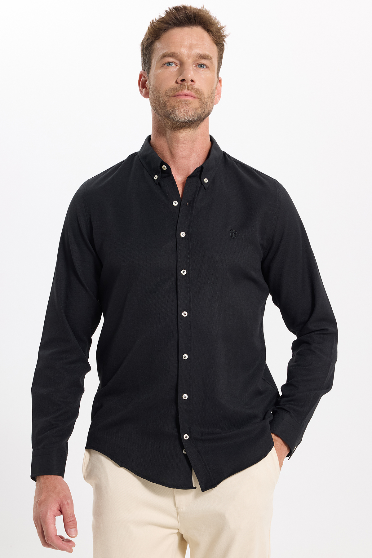 Tudors Erkek Slim Fit Dar Kesim Düz Oxford Armalı Düğmeli Yaka Siyah Spor Gömlek