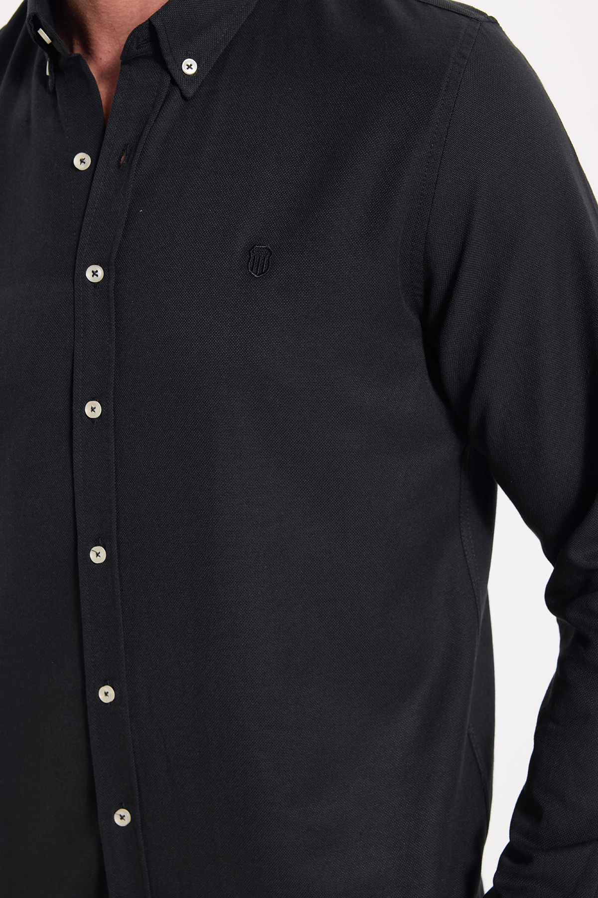 Tudors Erkek Slim Fit Dar Kesim Düz Oxford Armalı Düğmeli Yaka Siyah Spor Gömlek görsel 7