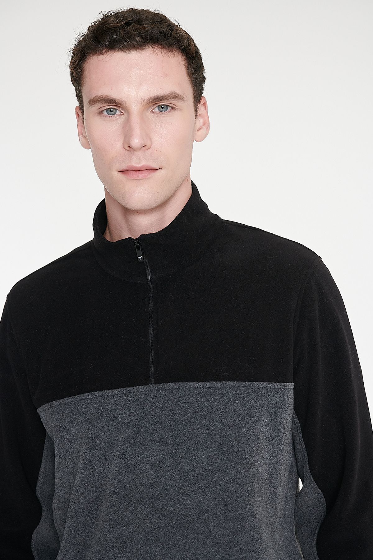 AC&Co / Altınyıldız Classics Erkek Siyah-Açık Melanj Anti-Pilling Tüylenme Yapmayan Standart Fit Dik Yaka Polar Sweatshirt görsel 4