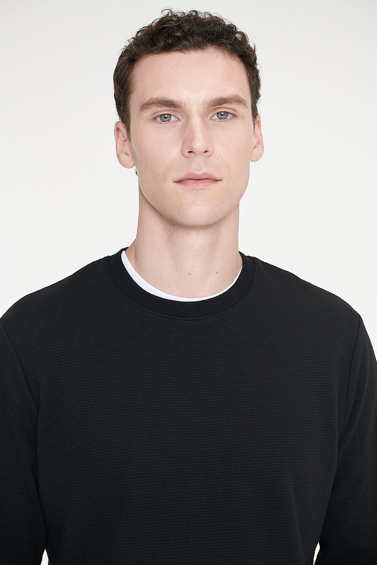 AC&Co / Altınyıldız Classics Erkek Siyah 2 Iplik Dokulu Sıcak Tutan Standart Fit Normal Kesim Bisiklet Yaka Sweatshirt görsel 4