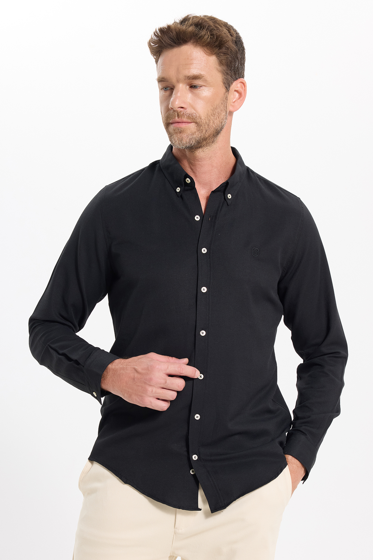 Tudors Erkek Slim Fit Dar Kesim Düz Oxford Armalı Düğmeli Yaka Siyah Spor Gömlek görsel 3