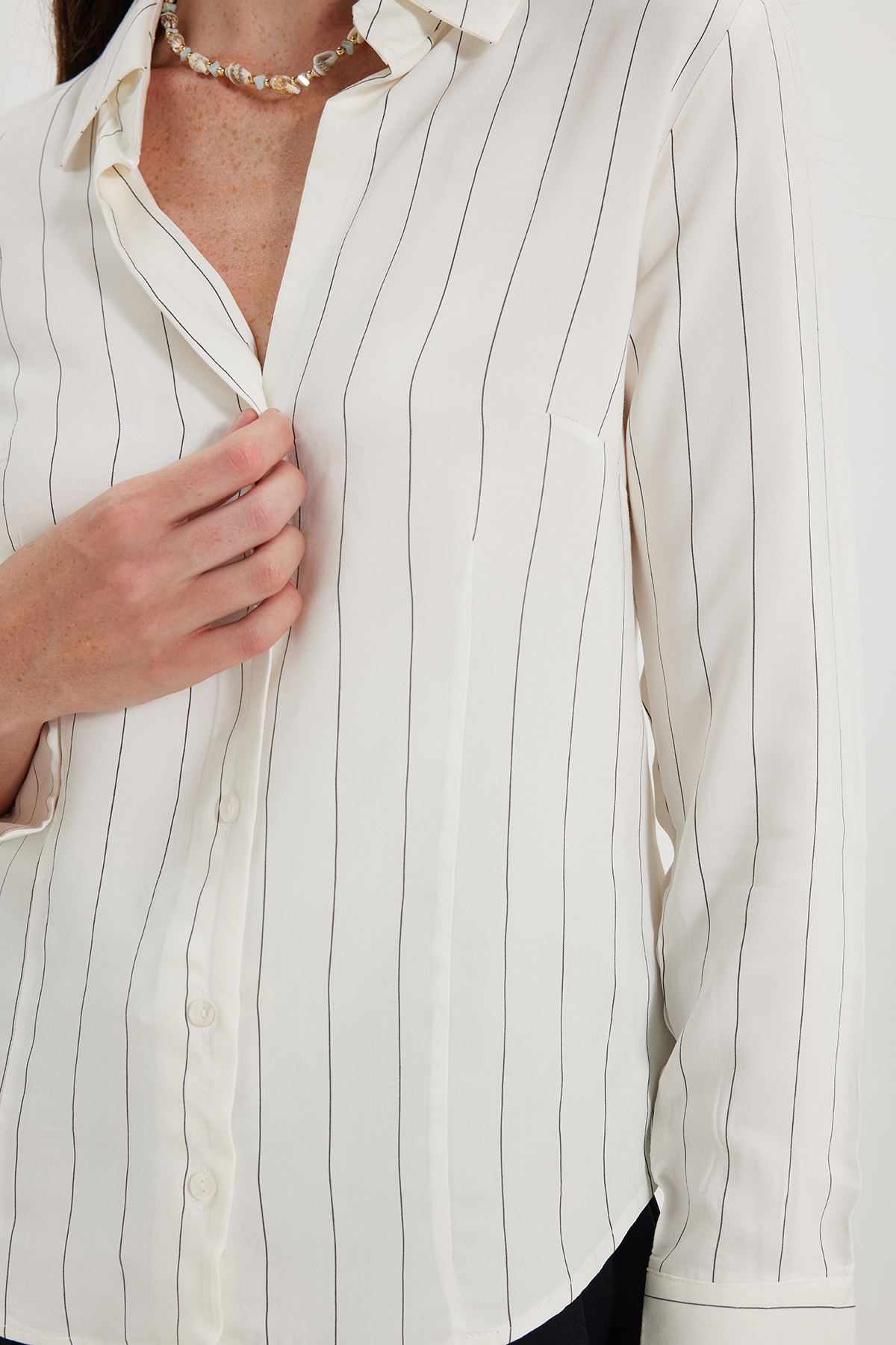 Tudors Kadın Slim Fit Dar Kesim Çizgili Viskon Yumuşak Dokulu Uzun Kollu Pensli Ekru Gömlek görsel 5