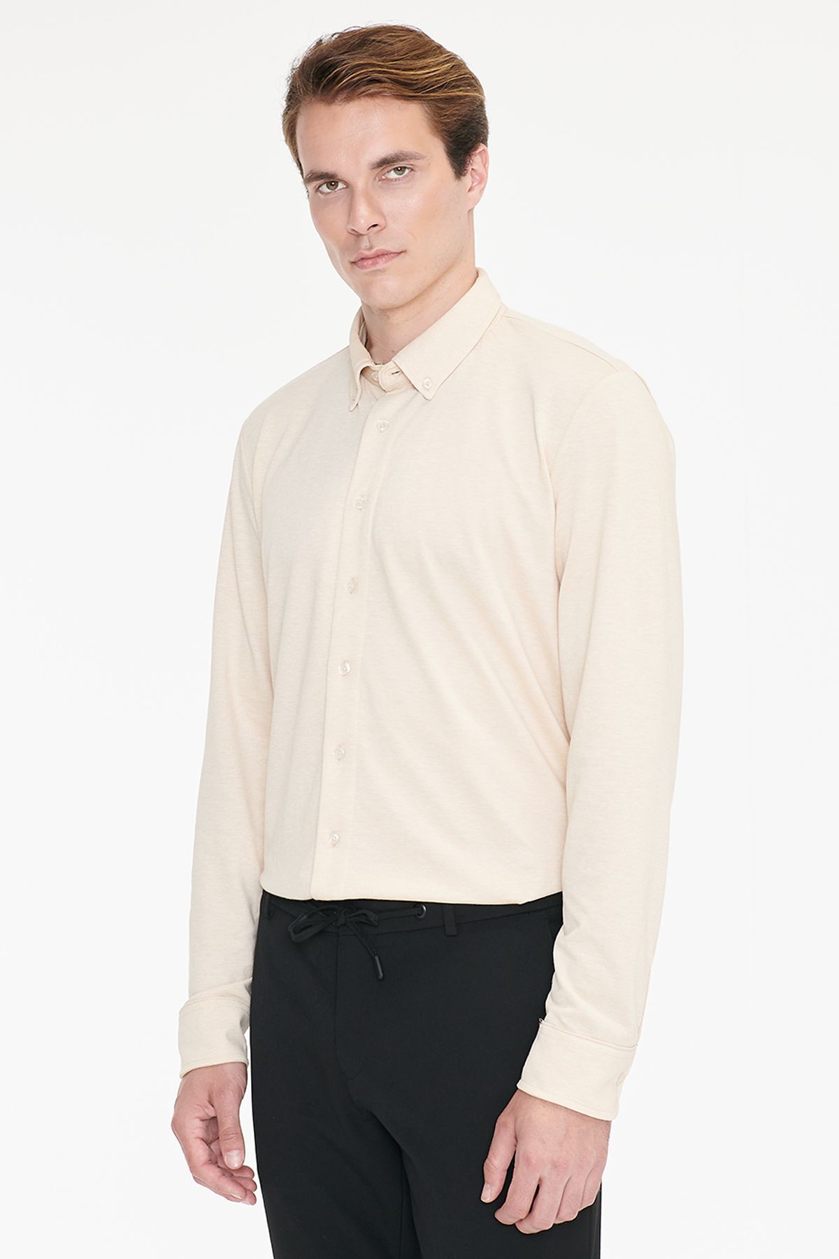 AC&Co / Altınyıldız Classics Erkek Bej Pamuklu Tailored Slim Fit Dar Kesim Düğmeli Yaka Örme Gömlek — بژ ETE201262099