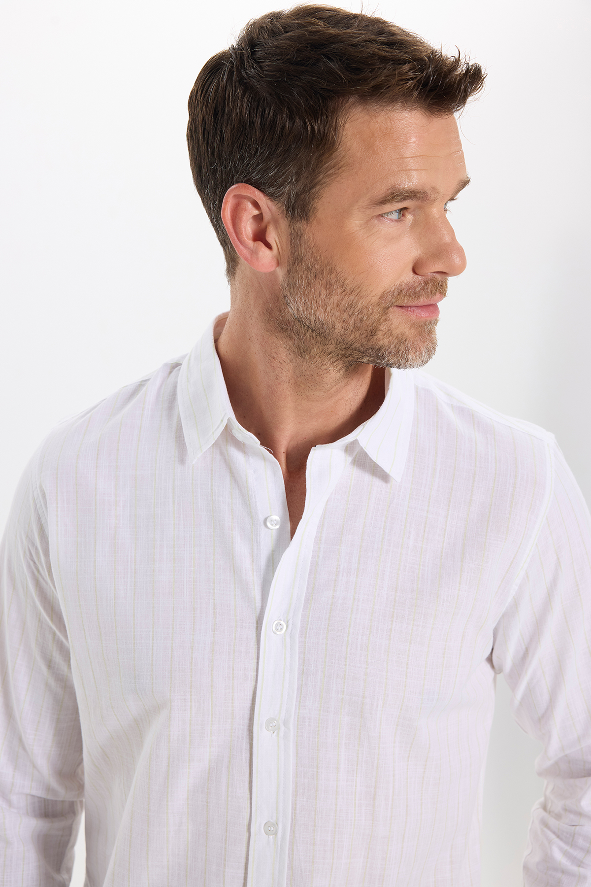 پیراهن تودورز مردانه کتان پنبه ای سفید بیسیک راه راه Slim Fit/اسلیم فیت    بیسیک کژوال/روزمره | Tudors DR240048 TR - تصویر 3