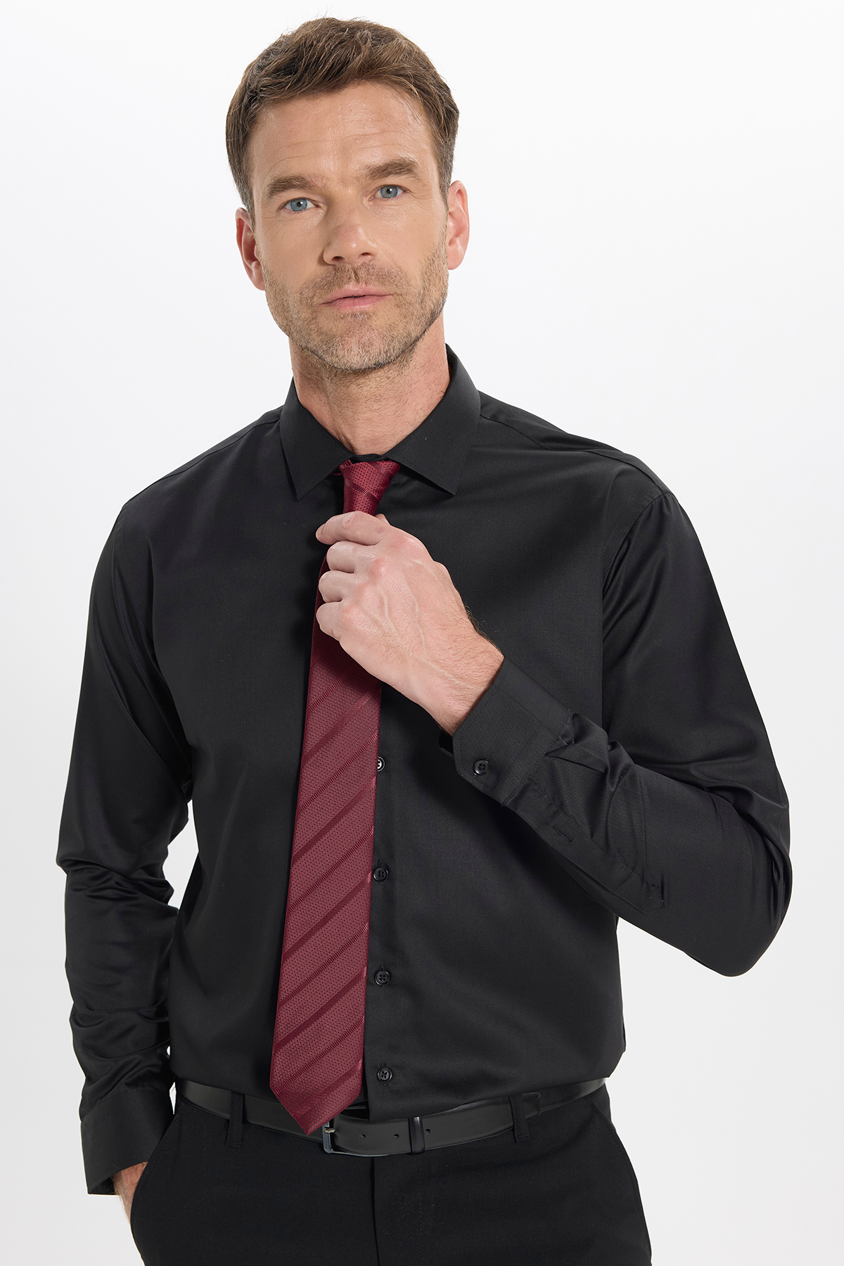 Tudors Erkek Slim Fit Non-Iron Pamuklu Siyah Gömlek — مشکی DR250009