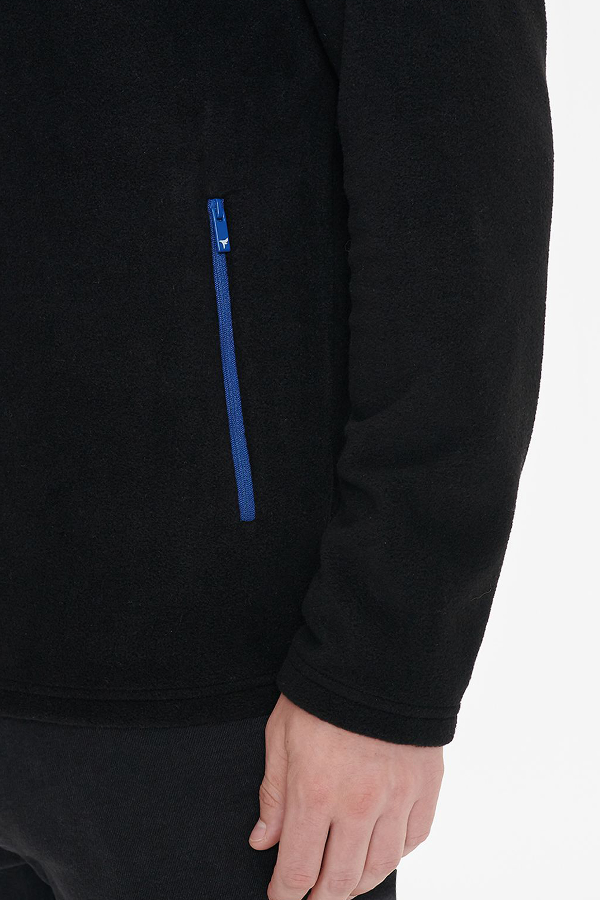 Erkek Siyah Sıcak Tutan Standart Fit Normal Kesim Bato Yaka Çift Fleto Cepli Sweatshirt Polar — مشکی ETE054271003 — تصویر 7 از 7