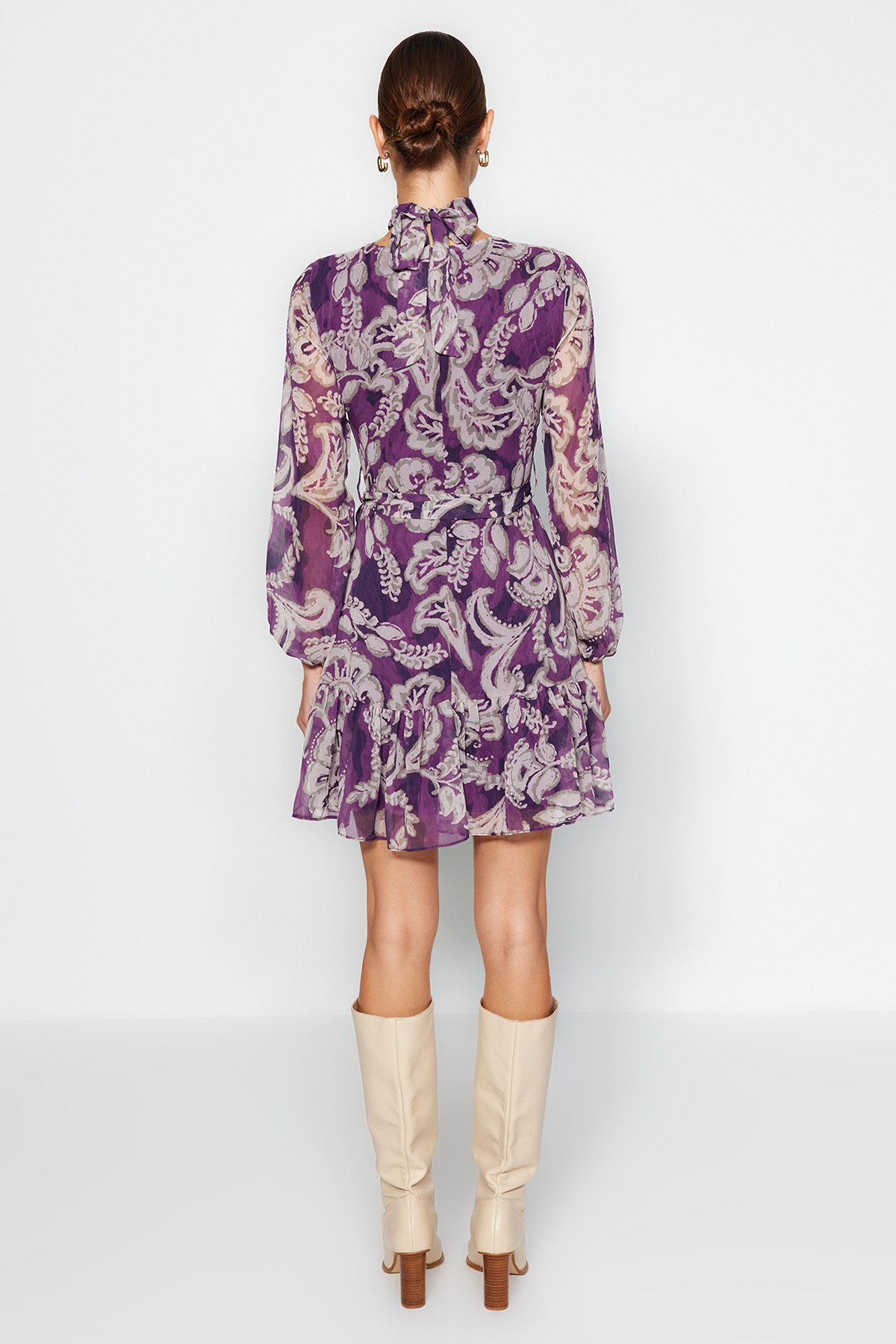 Trendyol Collection-Pflaumenfarbenes Chiffonkleid mit Volantrock und Schalmuster mit Gürtel – Stehkragen gefüttert TWOAW24EL00261 12